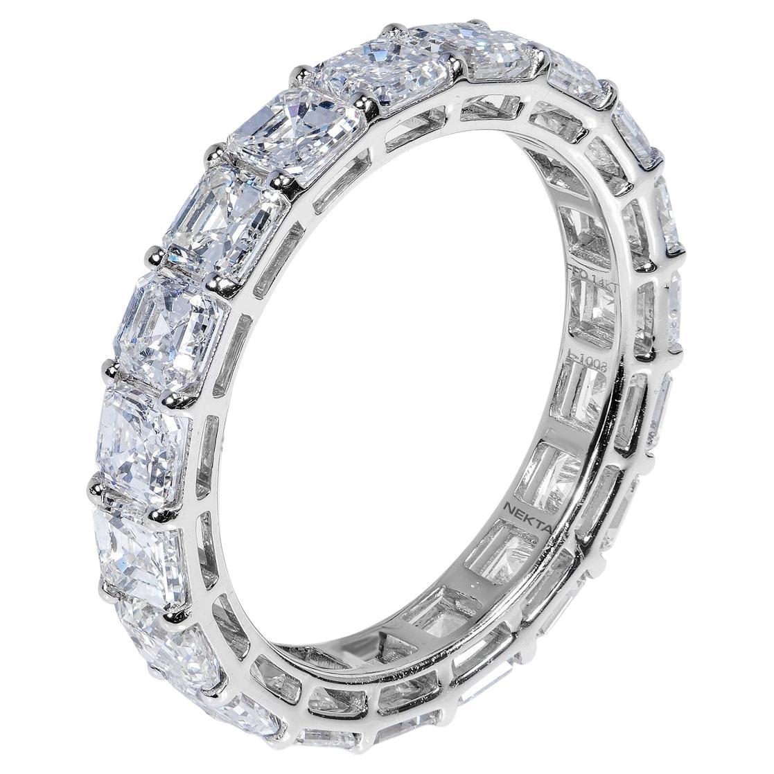 4 Karat Asscher-Schliff Diamant-Eternity-Ring, zertifiziert im Angebot