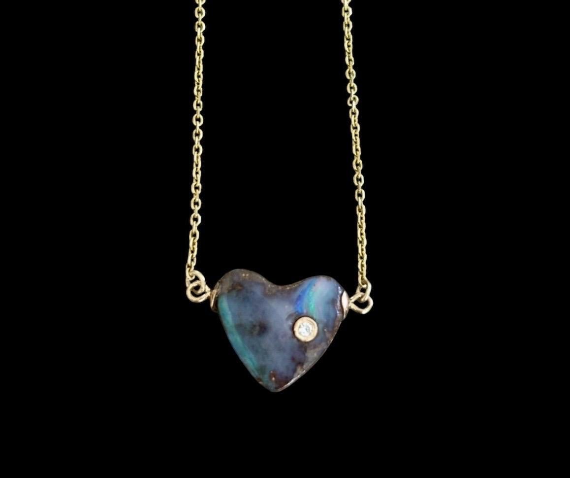 Australischer Opal Herz Halskette

Australischer Opal, Diamant, 14k Gold

Vier Karat australischer Opal geschnitzt Herz (12mm Breite) mit einem 2mm Gold eingefasst Diamant. 

Diese Halskette kann allein getragen werden oder zu Ihrem Lieblingsstapel