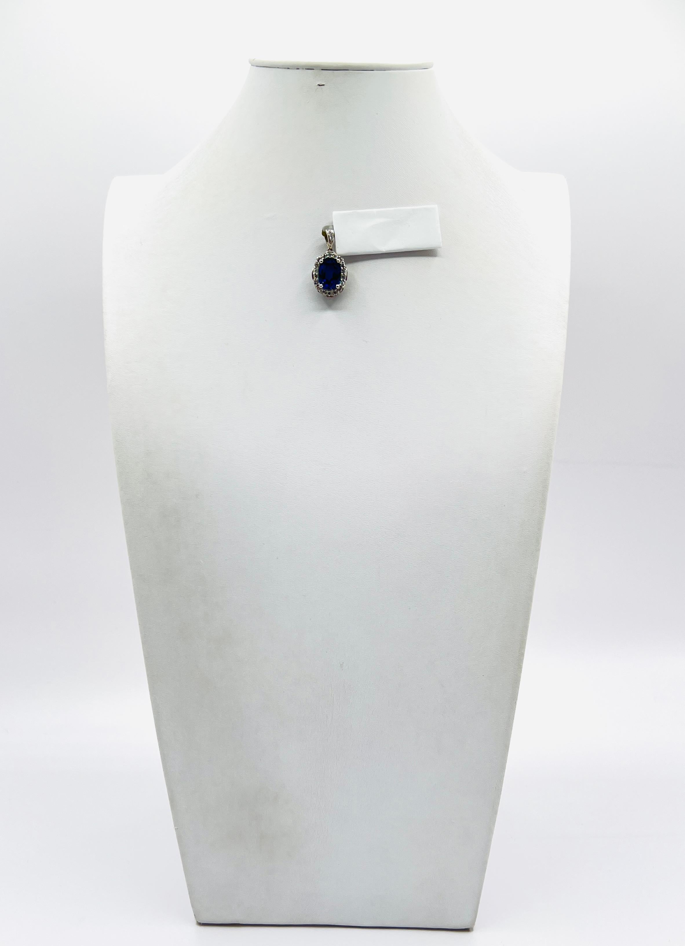 4 Carat Blue Sapphire Oval and White Diamond Pendant in Platinum In New Condition For Sale In Los Angeles, CA