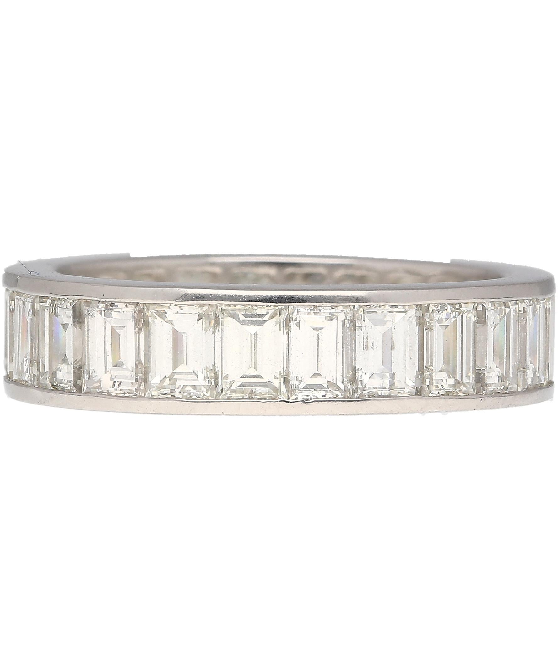 Taille baguette Alliance en platine 950 avec diamants taille baguette sertis en rail de 4 carats  en vente