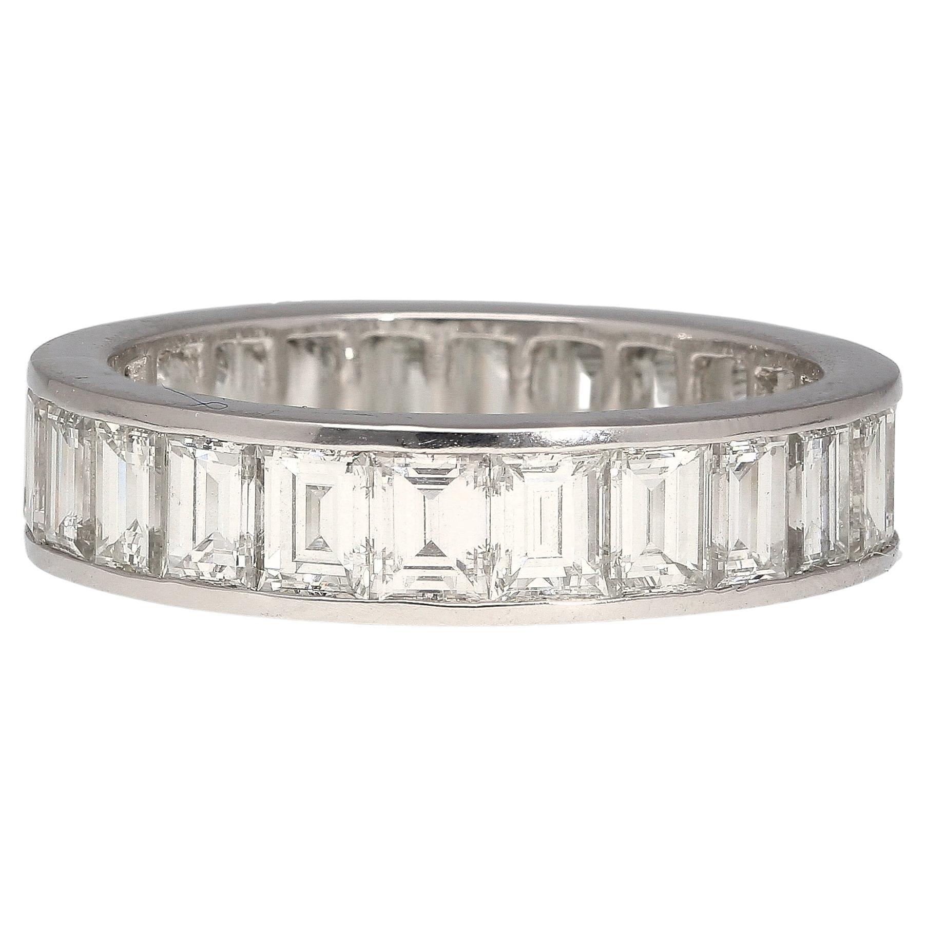 Alianza de boda con diamantes talla baguette de 4 quilates engastados en canal en platino 950