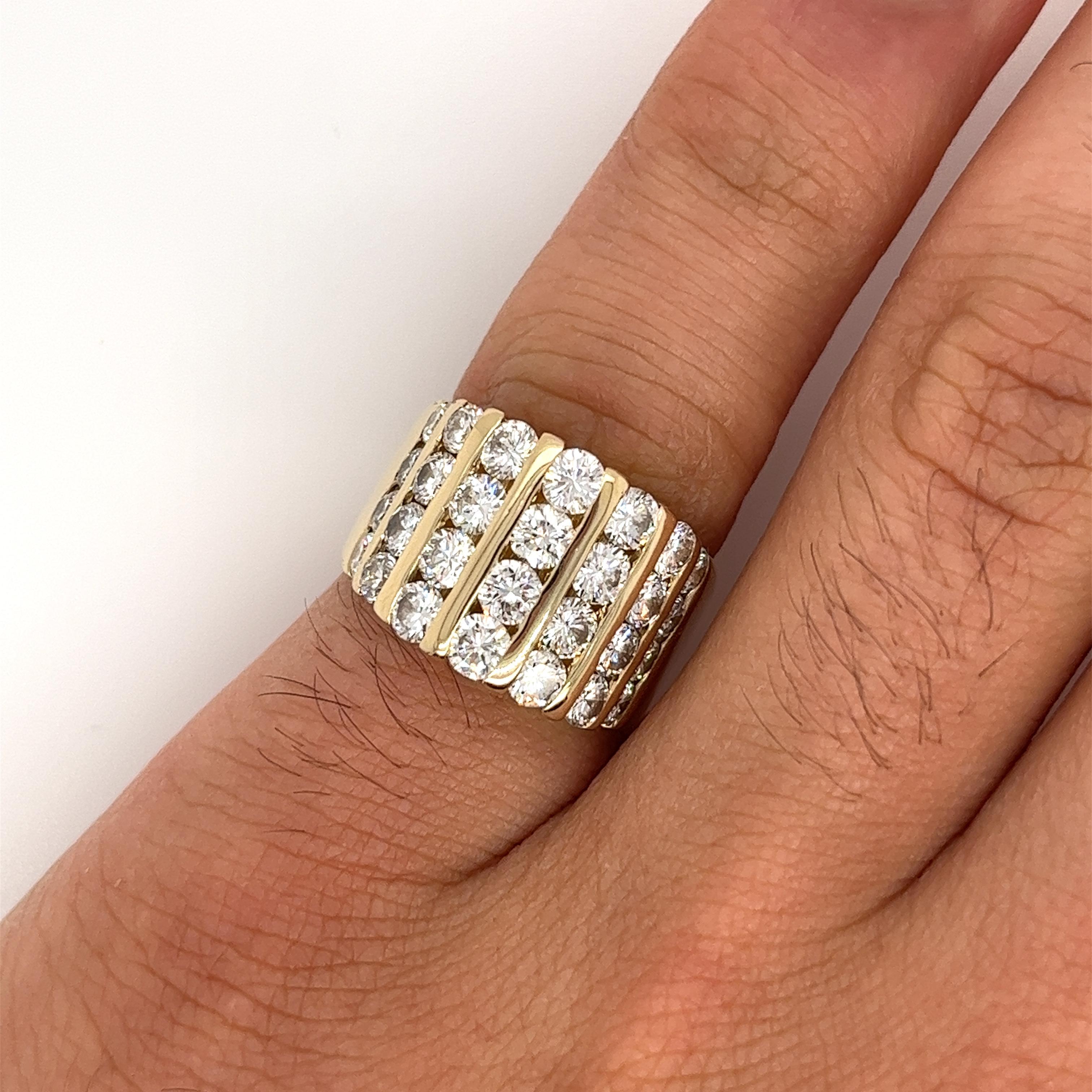 En vente :  Bague grappe de diamants taille ronde sertie en canal de 4 carats en or jaune 14 carats 4