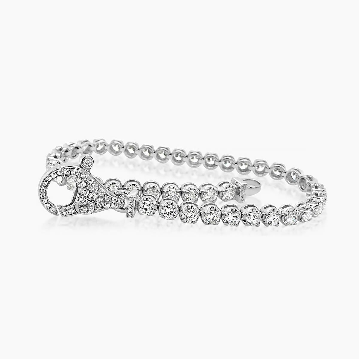 4 Carat Chunky Clasp White Diamond 18K White Gold Tennis Line Bracelet In New Condition For Sale In Oakton, VA