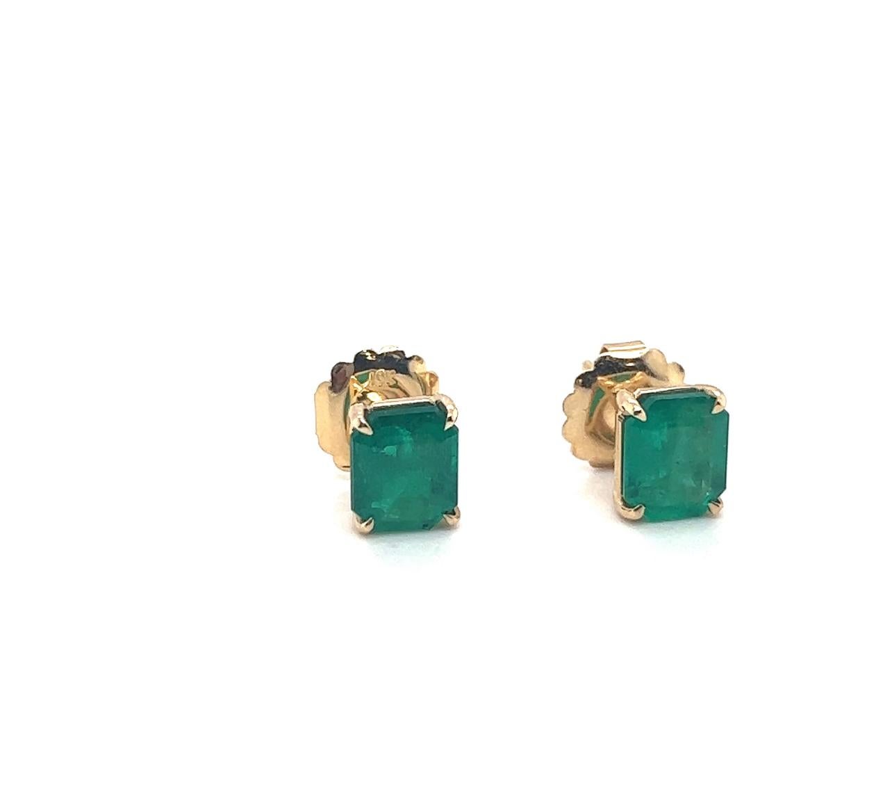 4 Carat Colombian Emerald Cut Stud Earrings 18k Yellow Gold In Excellent Condition For Sale In Miami, FL