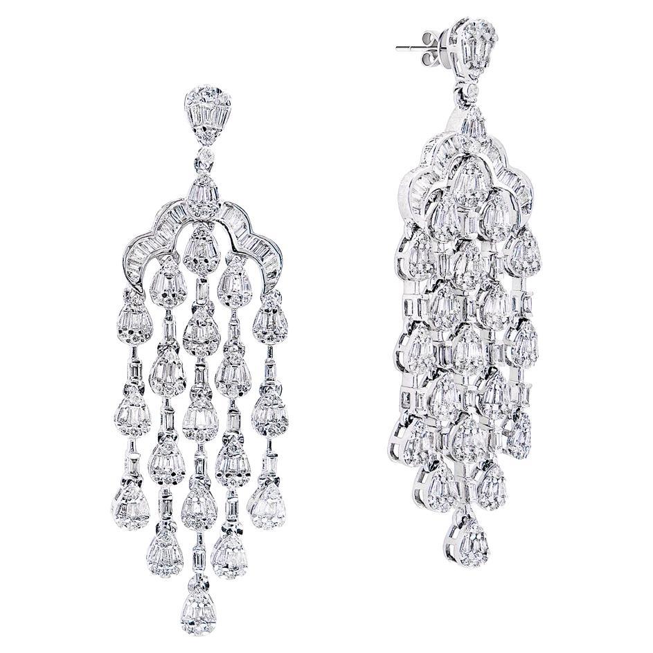 Boucles d'oreilles chandelier en diamants de forme mixte de 4 carats certifiés