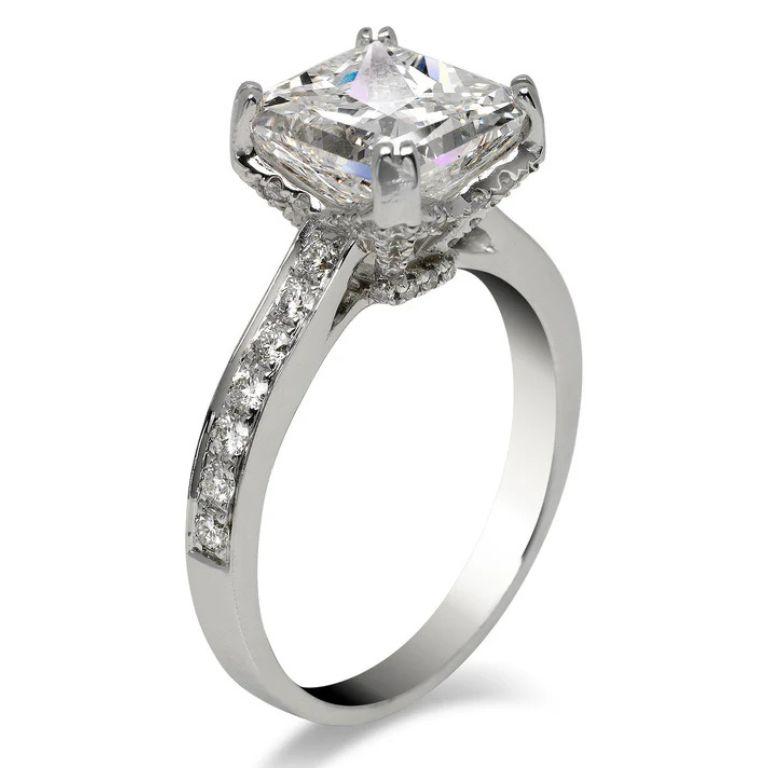 Taille coussin Bague de fiançailles en diamant taille coussin de 4 carats certifiée GIA G VS1 en vente