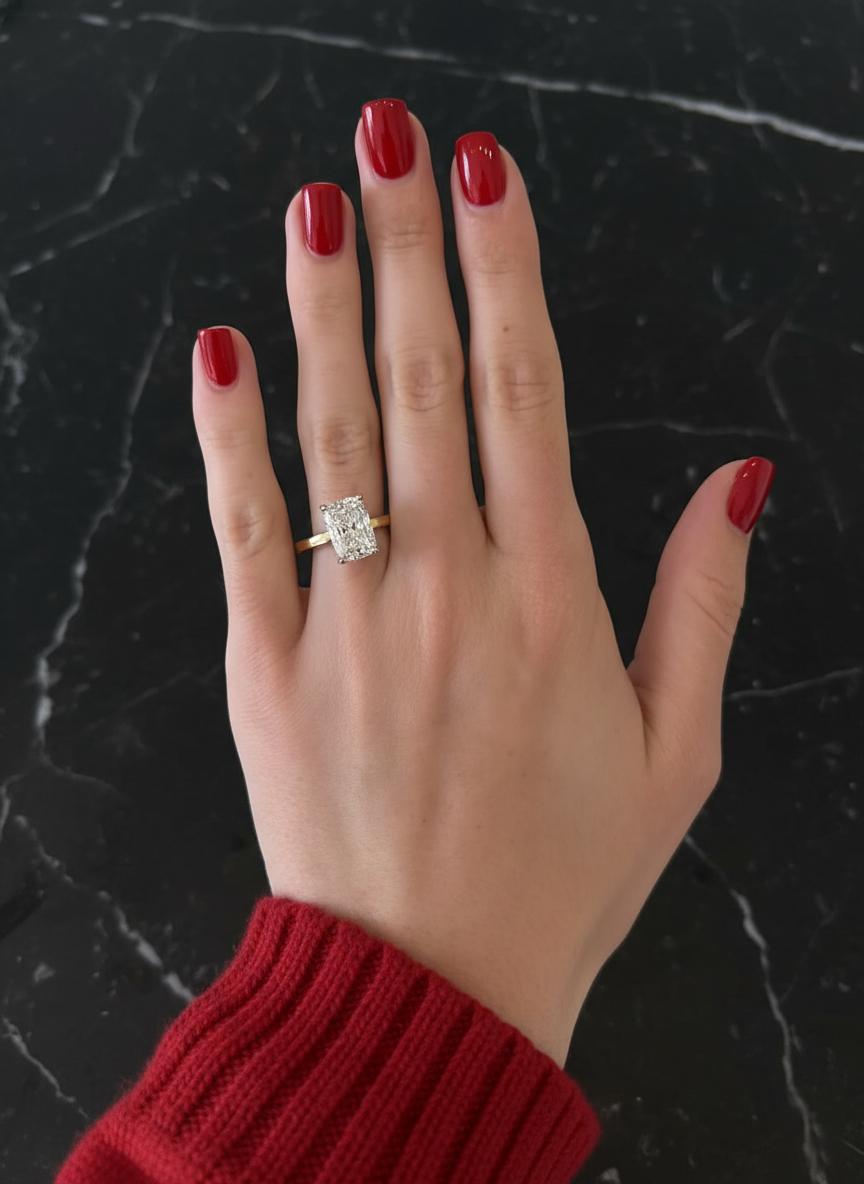 Bague de fiançailles en platine et jaune 18 carats avec un diamant de 4 carats taille coussin G VS2 Neuf - En vente à Chicago, IL