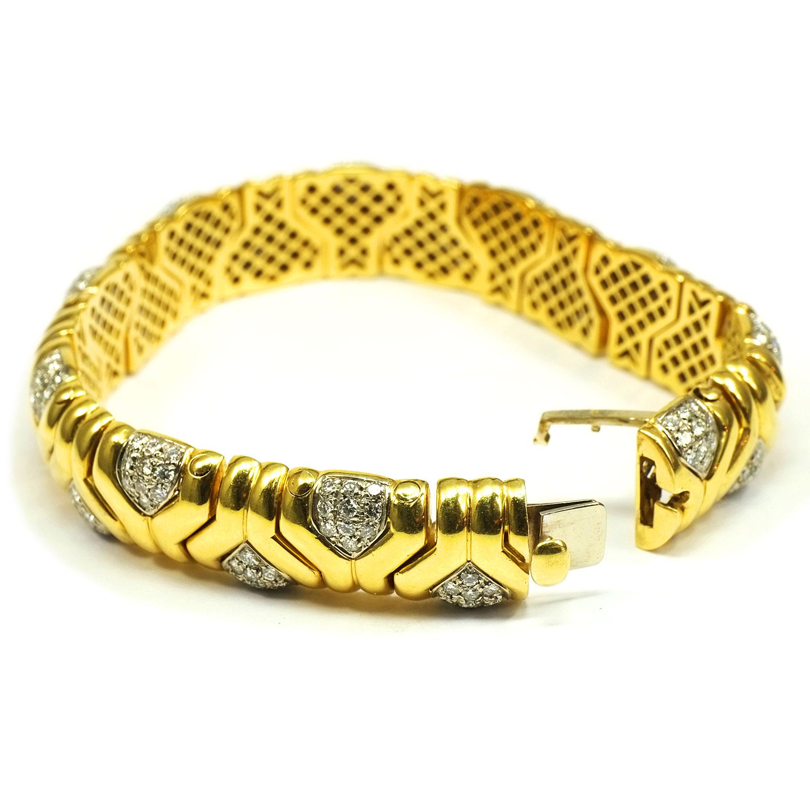Modern 4 Carat Diamond 18 Karat Yellow Gold Fancy Link Bracelet For Sale