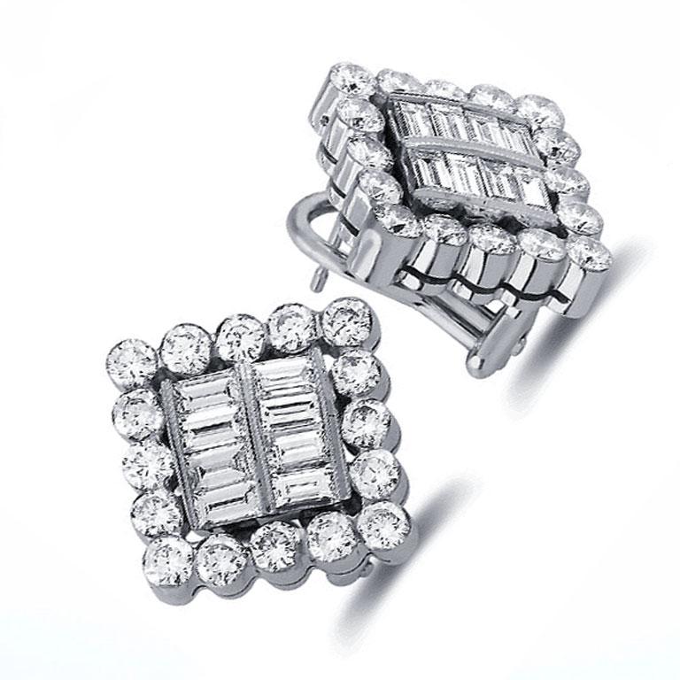 Taglio rotondo Orecchini con diamanti da 4 carati in oro 18k in vendita