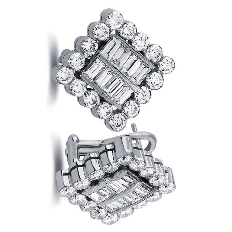 Orecchini con diamanti da 4 carati in oro 18k In condizioni Nuovo in vendita a Tustin, CA