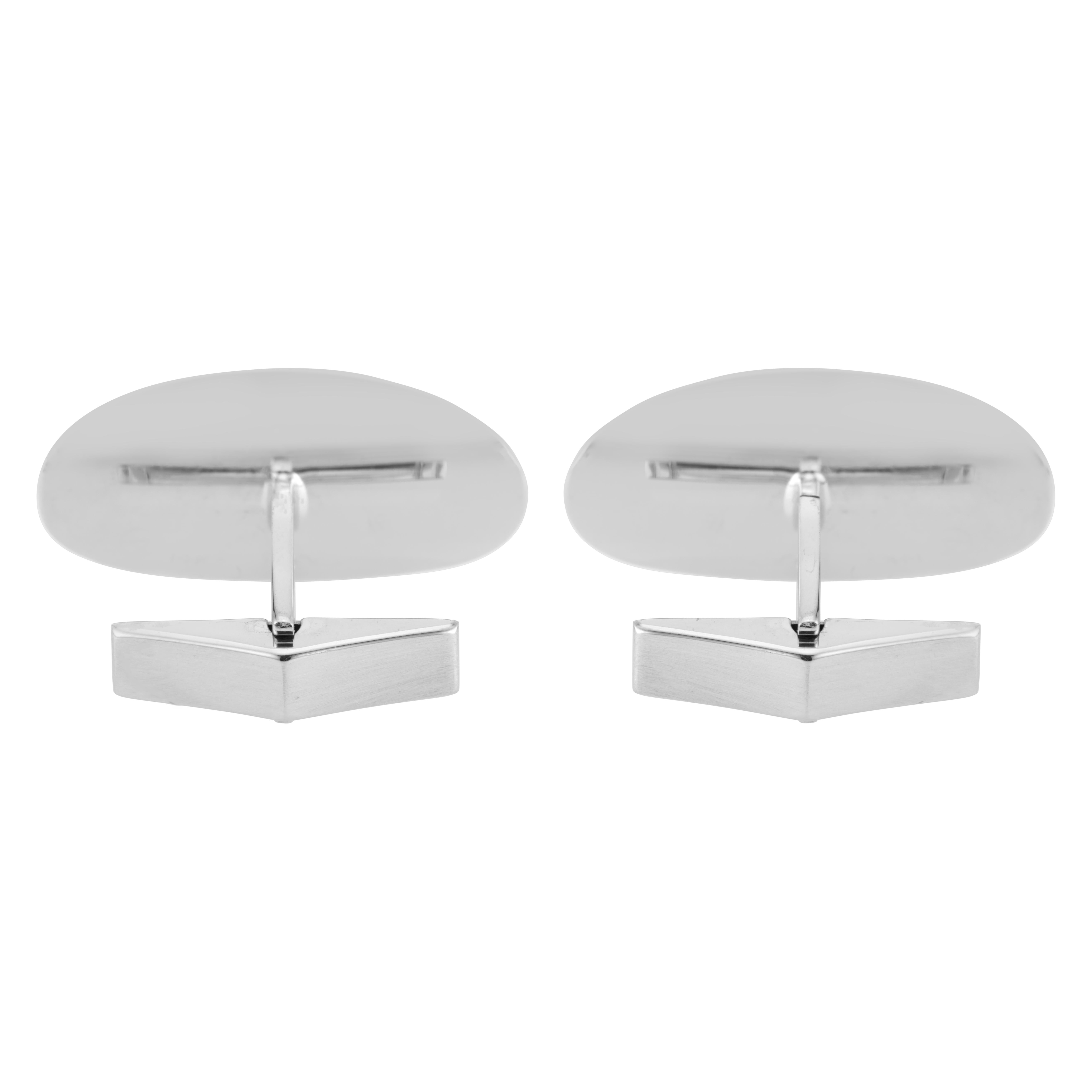 Boutons de manchette en or blanc avec finition florentine et diamants de 0,4 carat Pour femmes en vente