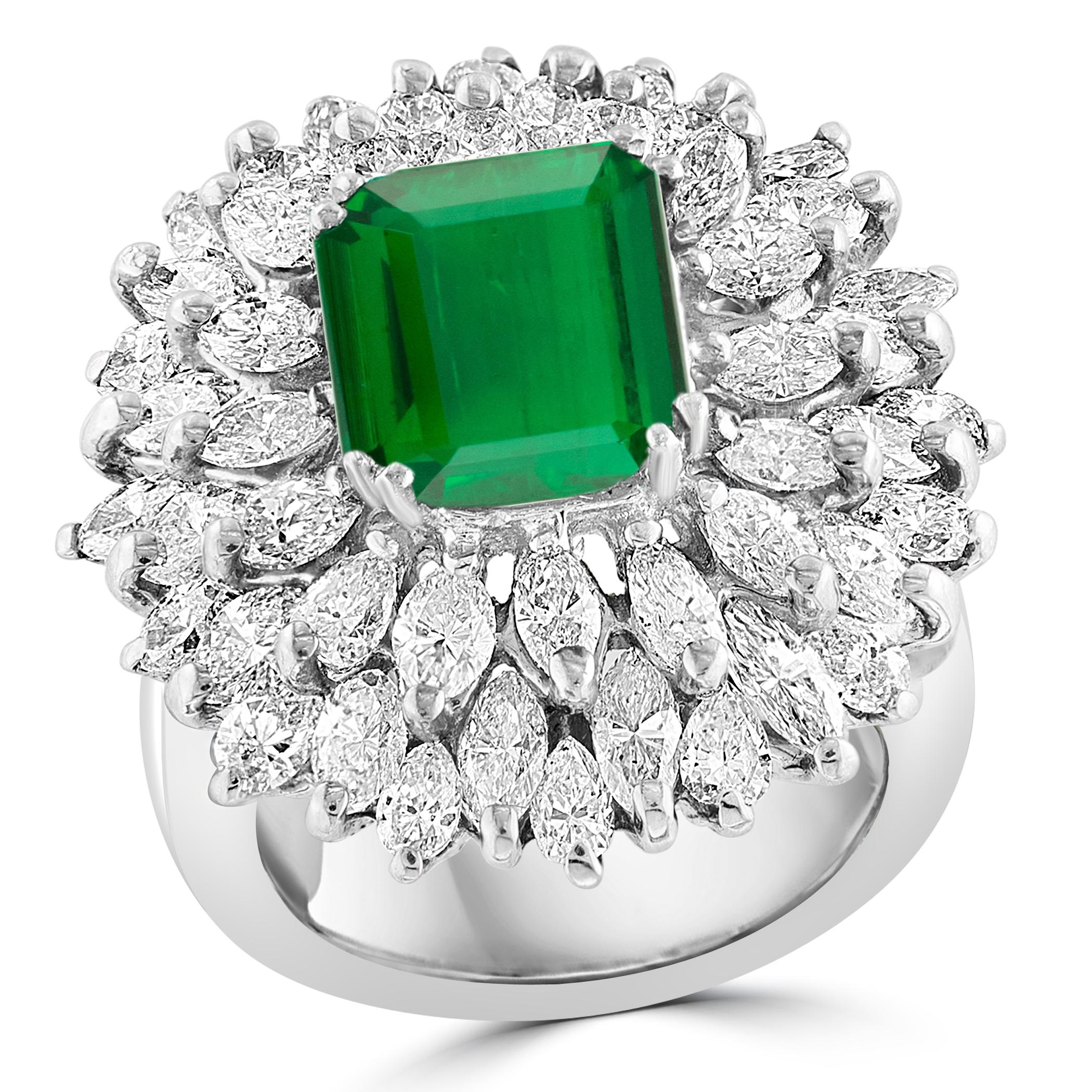 4 Carat Emerald Cut Colombian Emerald & 5.5 Ct Diamond Ring in Platinum Size 6 en vente