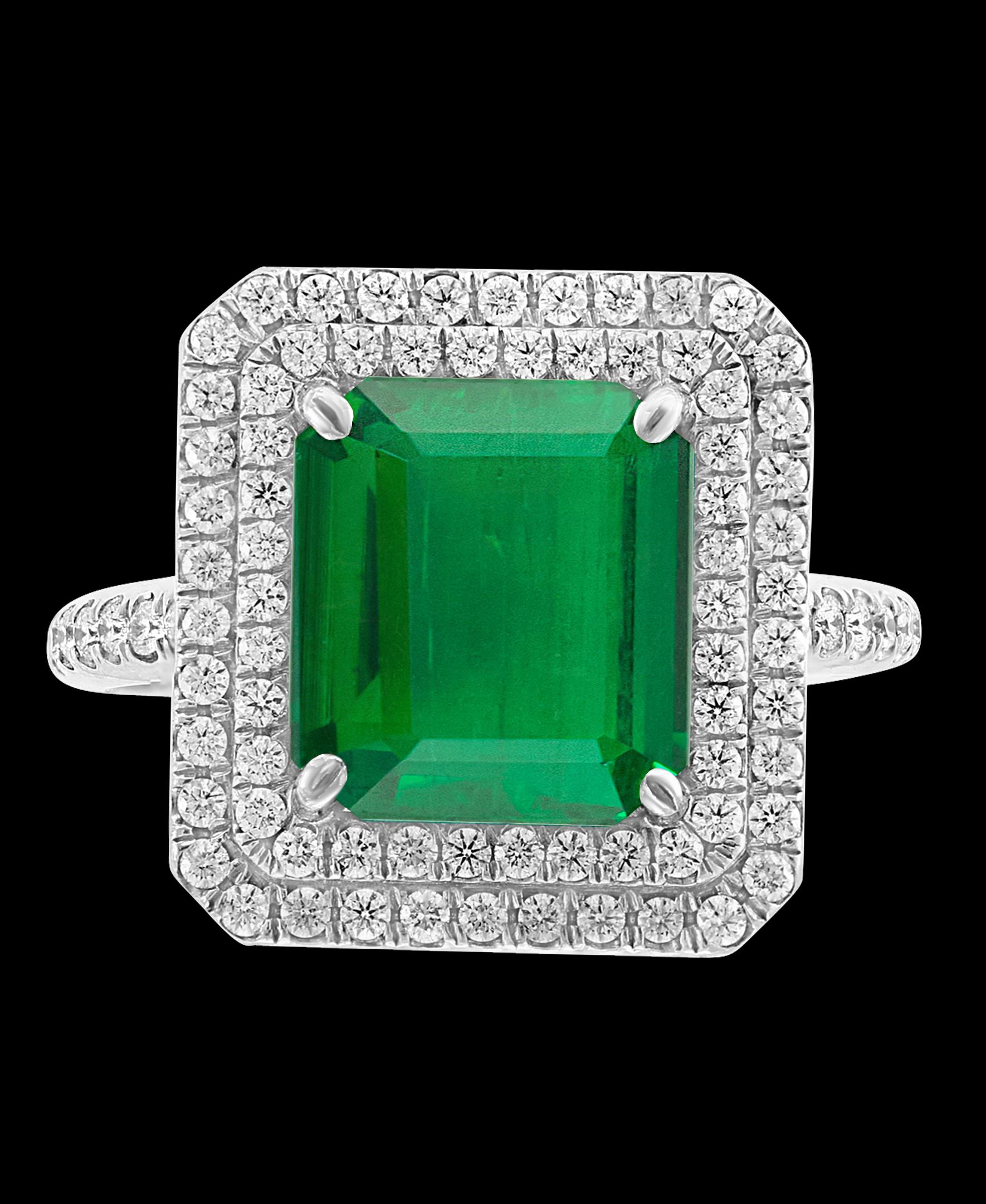 Bague de succession en platine avec émeraude de Colombie taille émeraude de 4 carats et diamants Excellent état - En vente à New York, NY