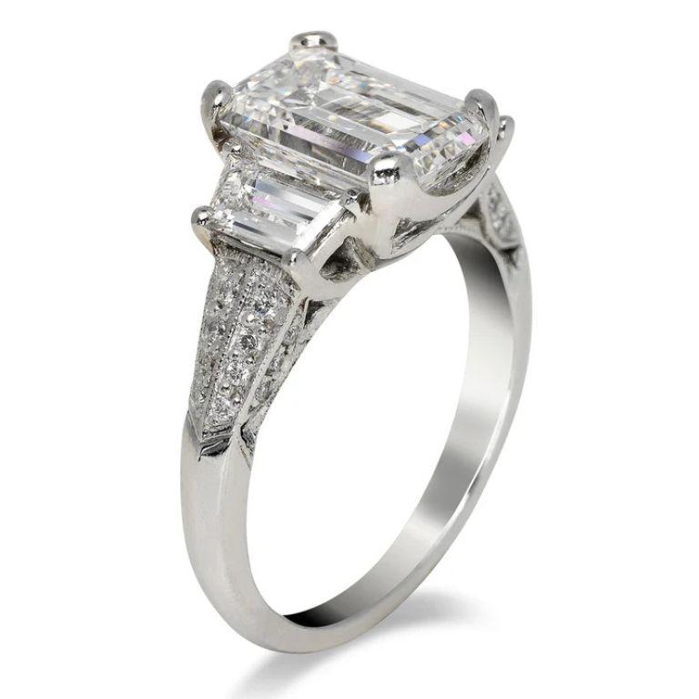 ASCHE SMARAGDSCHLIFF DREI STEINE DIAMANT VERLOBUNGSRING PLATIN VON MIKE NEKTA
GIA-ZERTIFIZIERT

Zentrum Diamant
Karatgewicht: 3 Karat
Farbe : E
Klarheit: VS1
Stil: EMERALD SCHNITT
Ungefähre Maße: 10,4 x 7 x 4,5 mm

Ring:
Metall: PLATINUM
Stil: