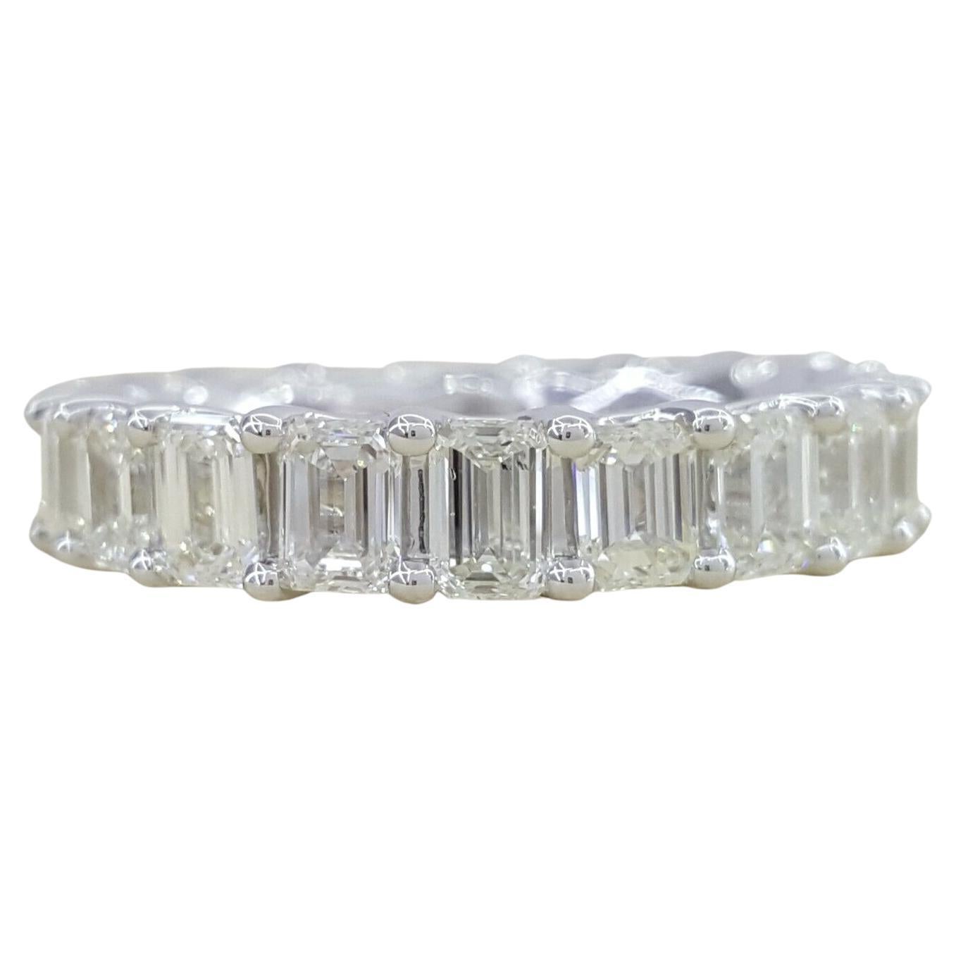 White Gold Emerald Cut Diamond Full Circle / Eternity / Wedding Band / Anniversary Ring 4.6 mm wide.



The ring weighs 5.5 grams, size 6.75, there are 20 Natural Emerald Cut Diamonds weighing approximately 4 ct, G-I in color, VS1-VS2 in clarity.