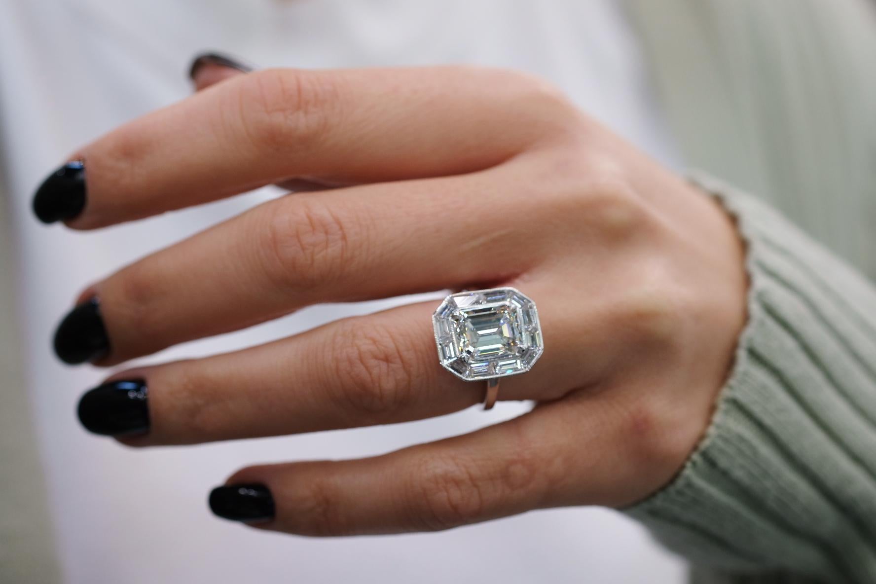 Bague de fiançailles certifiée GIA avec diamant taille émeraude de 4 carats Pour femmes en vente