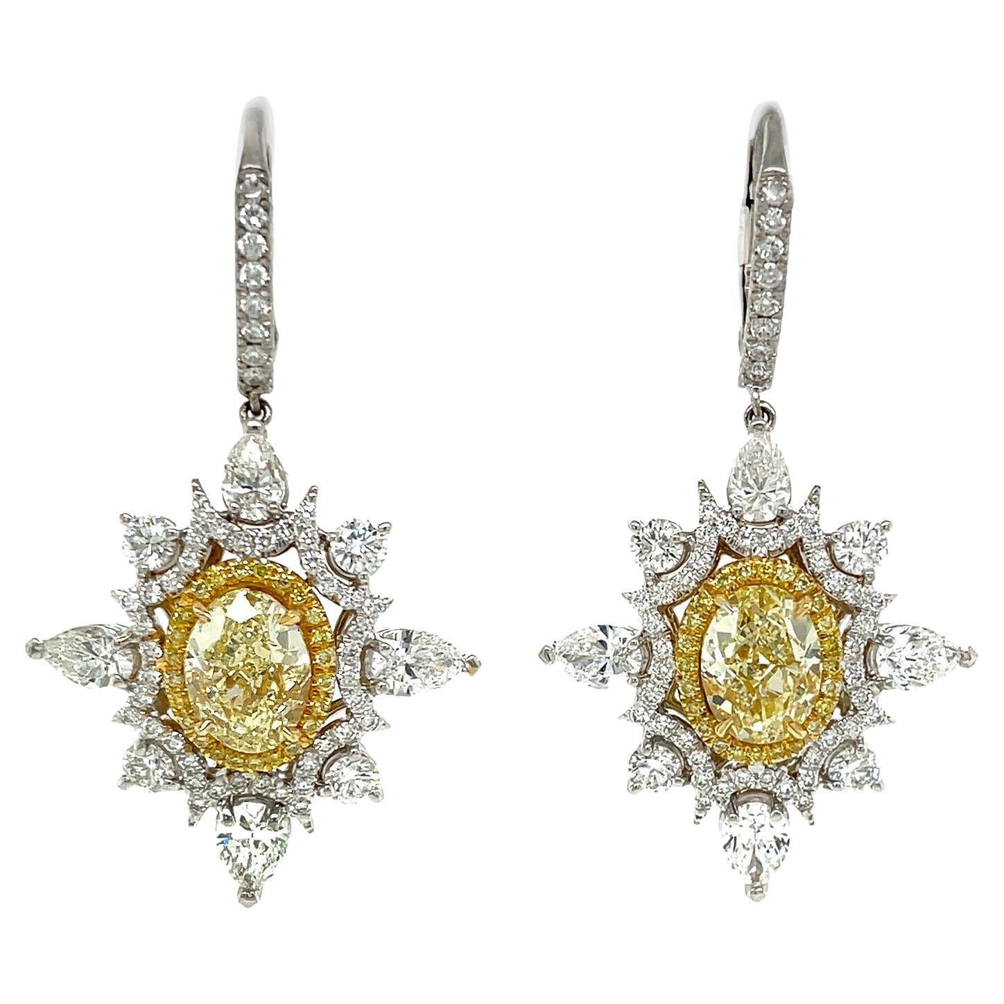 Boucles d'oreilles pendantes en or 18 carats avec diamant jaune clair fantaisie de 4 carats, certifié IF par leGIA