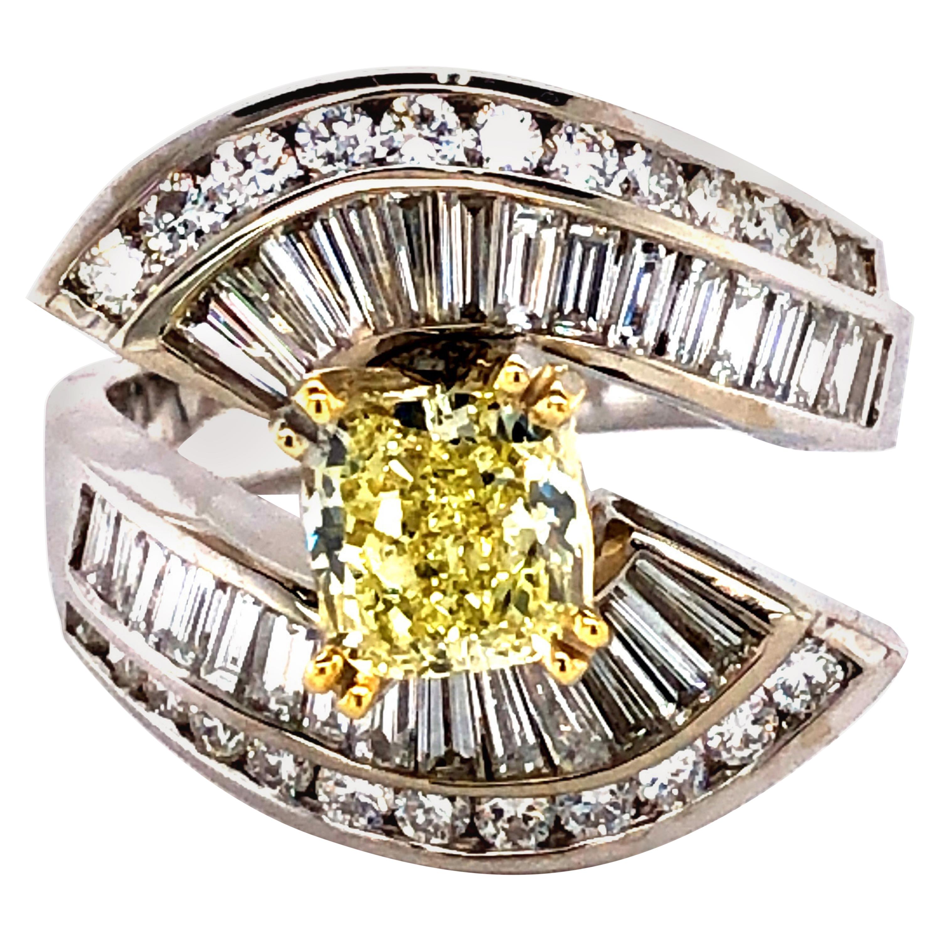 4 Carat Fancy Yellow and White Diamonds Engagement Ring, 18 Karat Gold