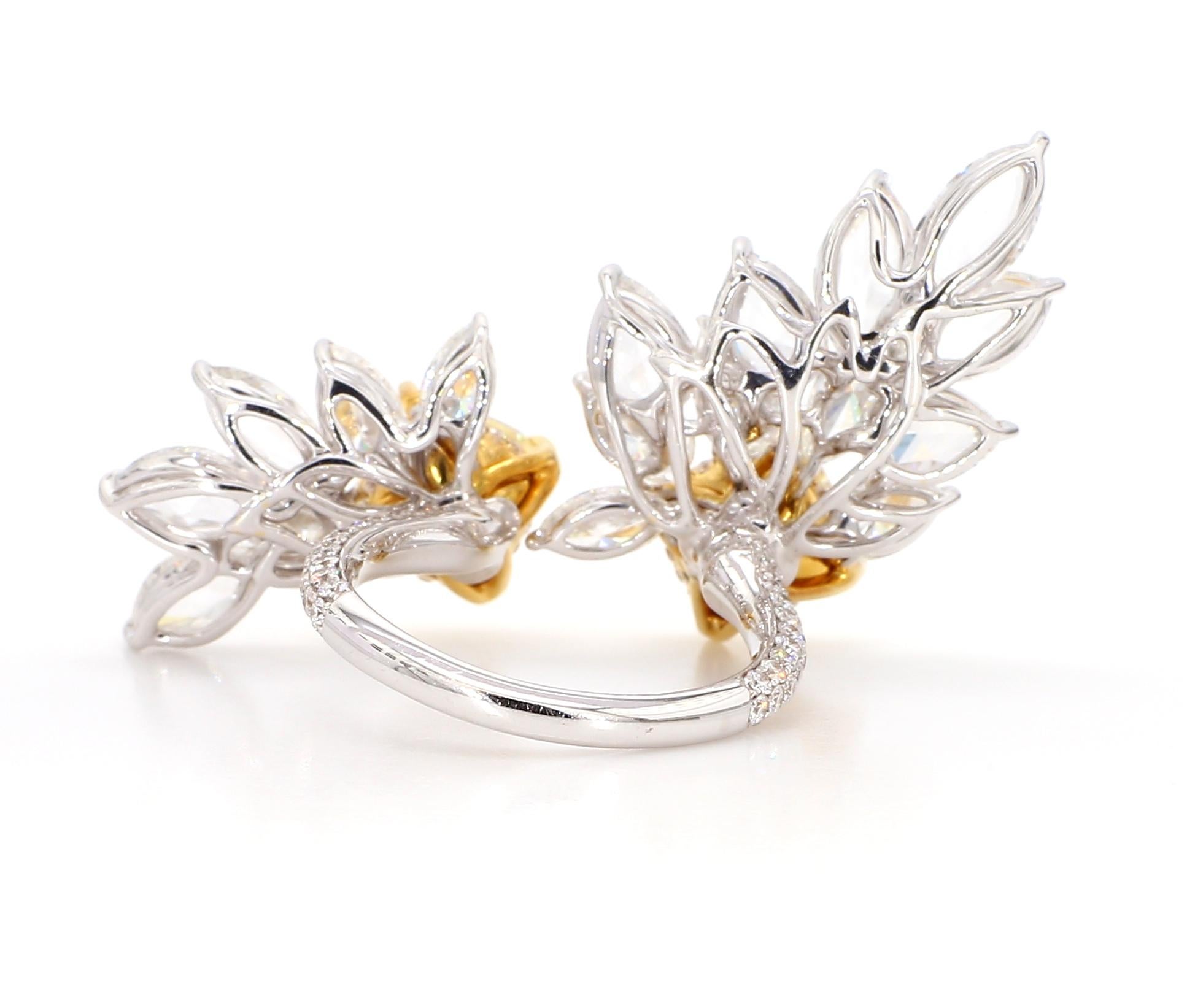 Anillo de racimo floral de diamantes amarillos fantasía de 4 quilates, oro de 22 y 18 quilates, informe GIA Corte cojín en venta