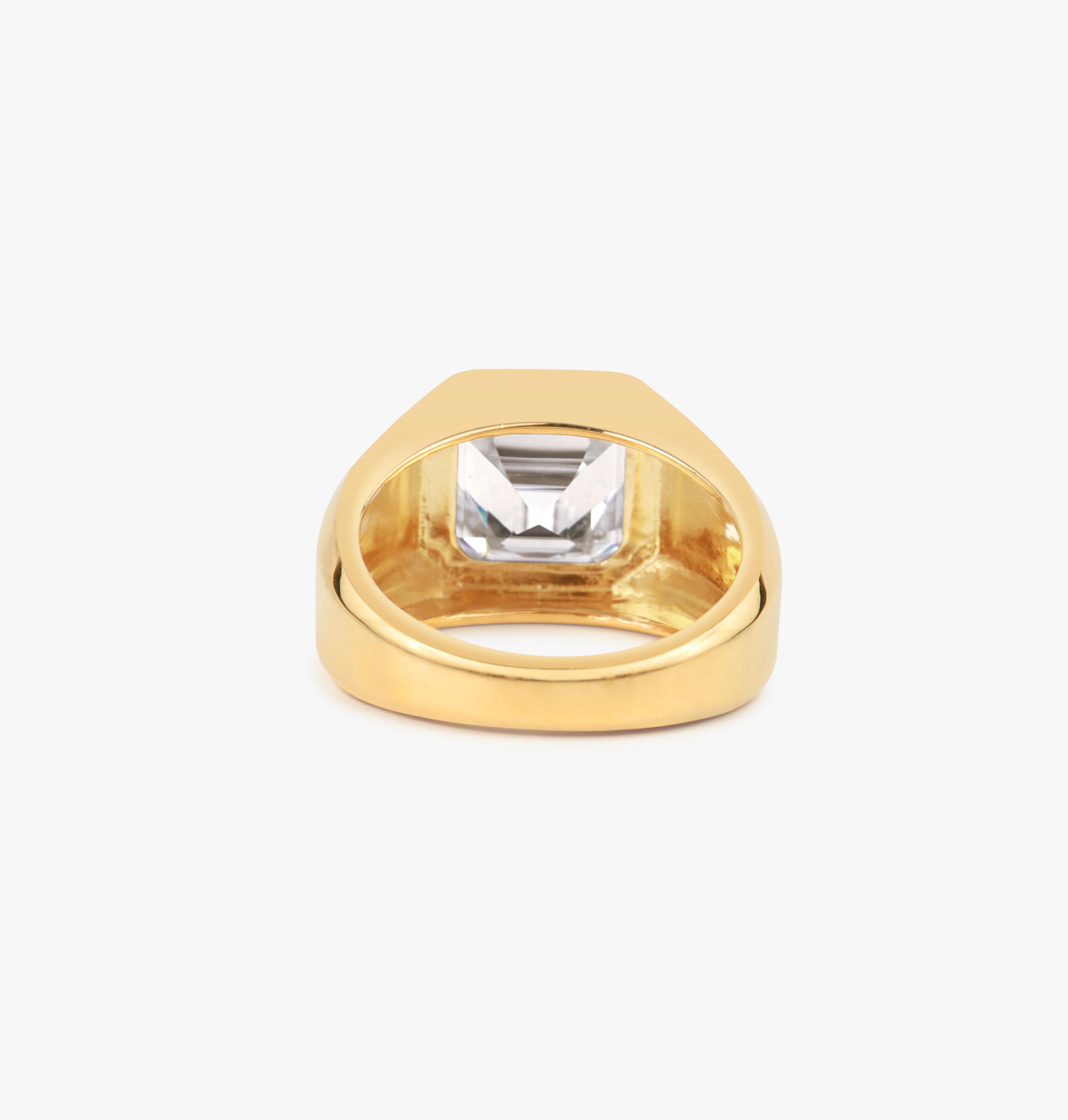 Art déco Bague de chevalière en or jaune 18 carats, diamant asscher de 4 carats certifié par un rapport GIA  en vente