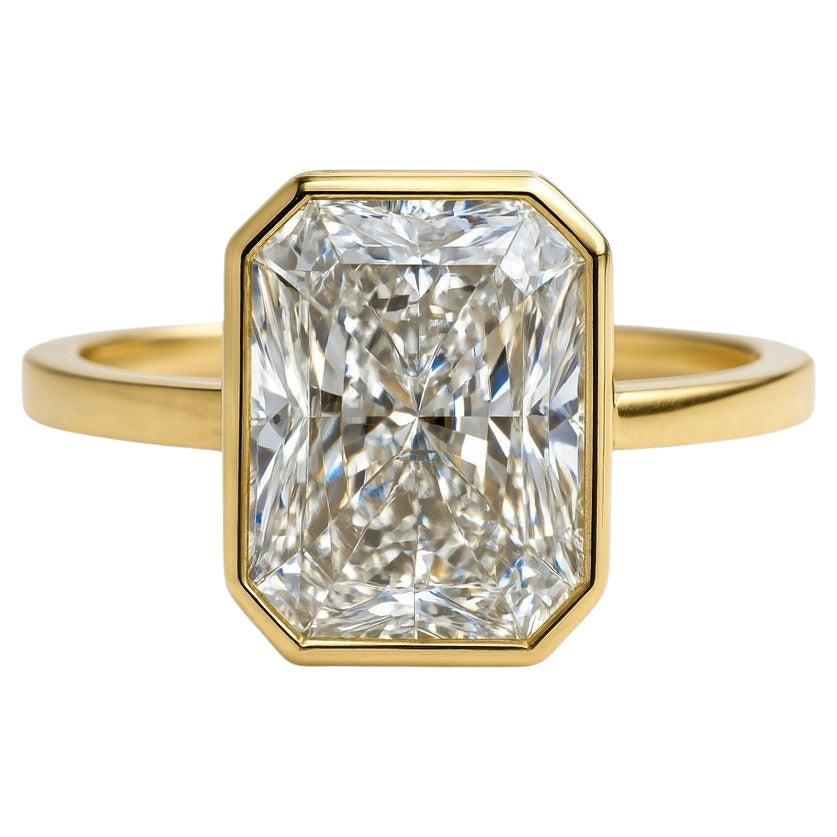 4 Carat GIA Certified E VS1 Radiant Diamond Cut Diamond Gold Ring For Sale