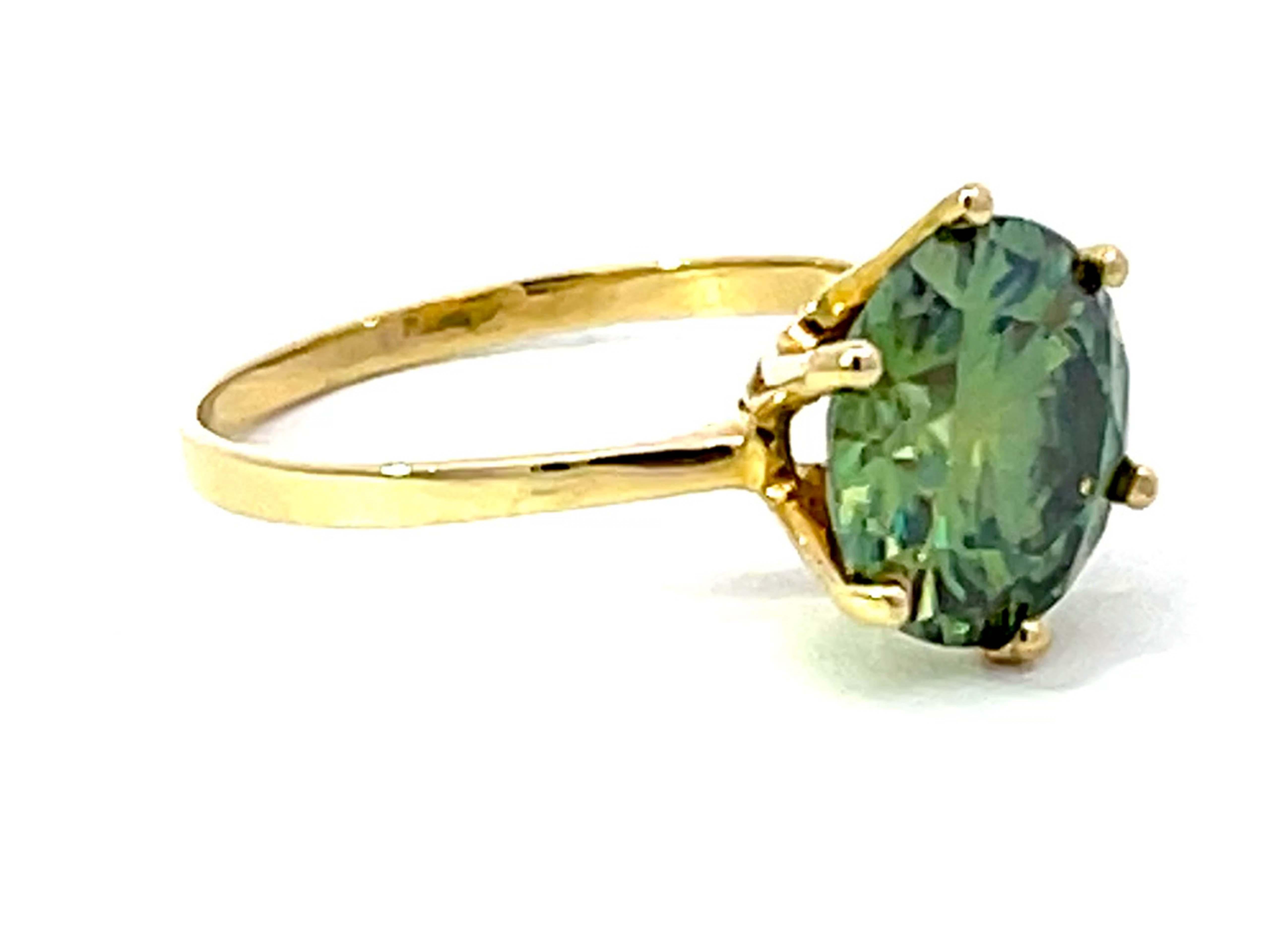 4 Karat Grüner Moissanit-Ring aus 14 Karat Gelbgold (Moderne) im Angebot