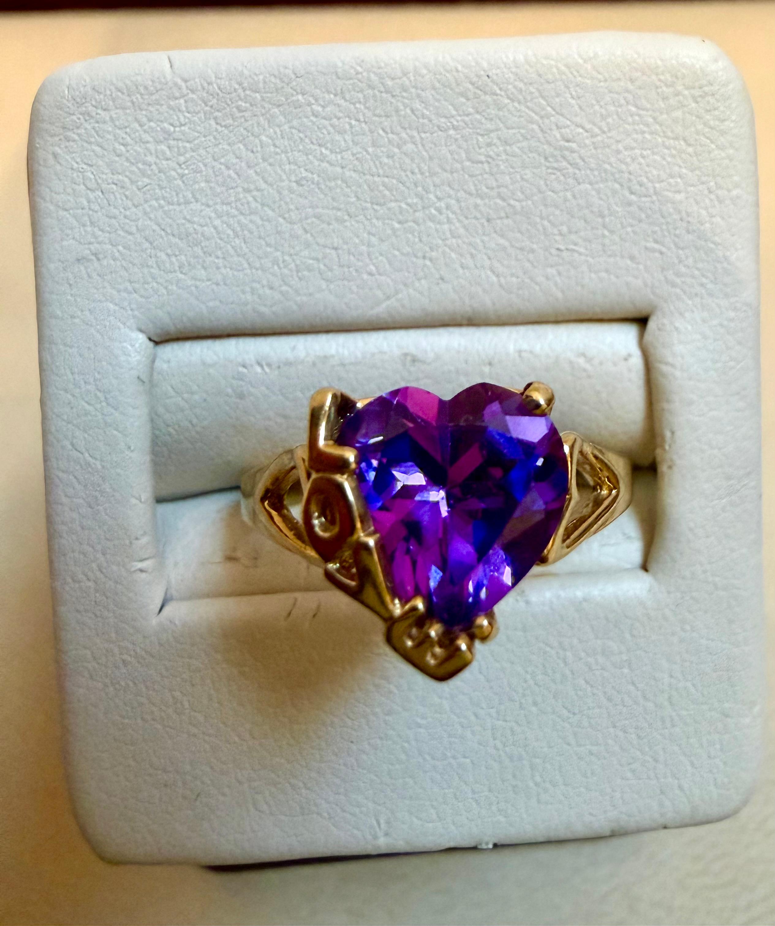 Bague cocktail en or jaune 18 carats avec améthyste en forme de coeur de 4 carats en vente 6