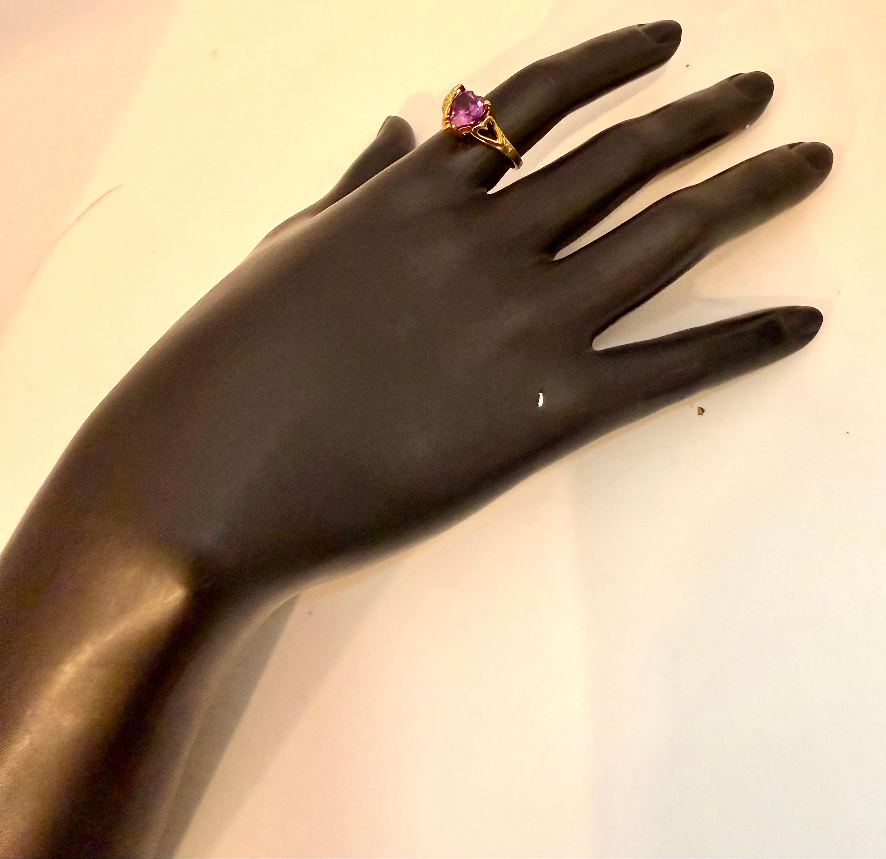 Bague cocktail en or jaune 18 carats avec améthyste en forme de coeur de 4 carats en vente 7