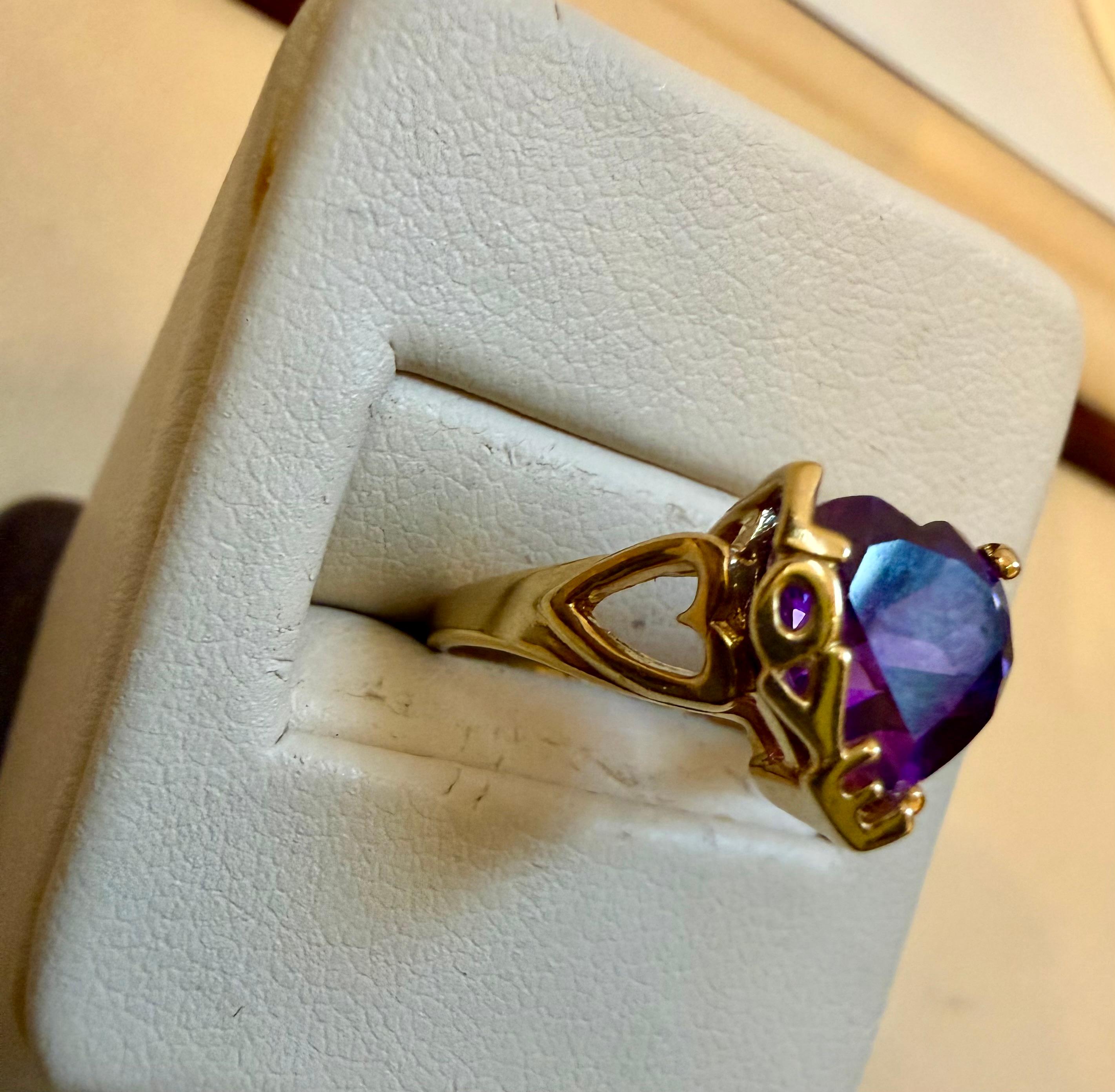 Bague cocktail en or jaune 18 carats avec améthyste en forme de coeur de 4 carats en vente 9