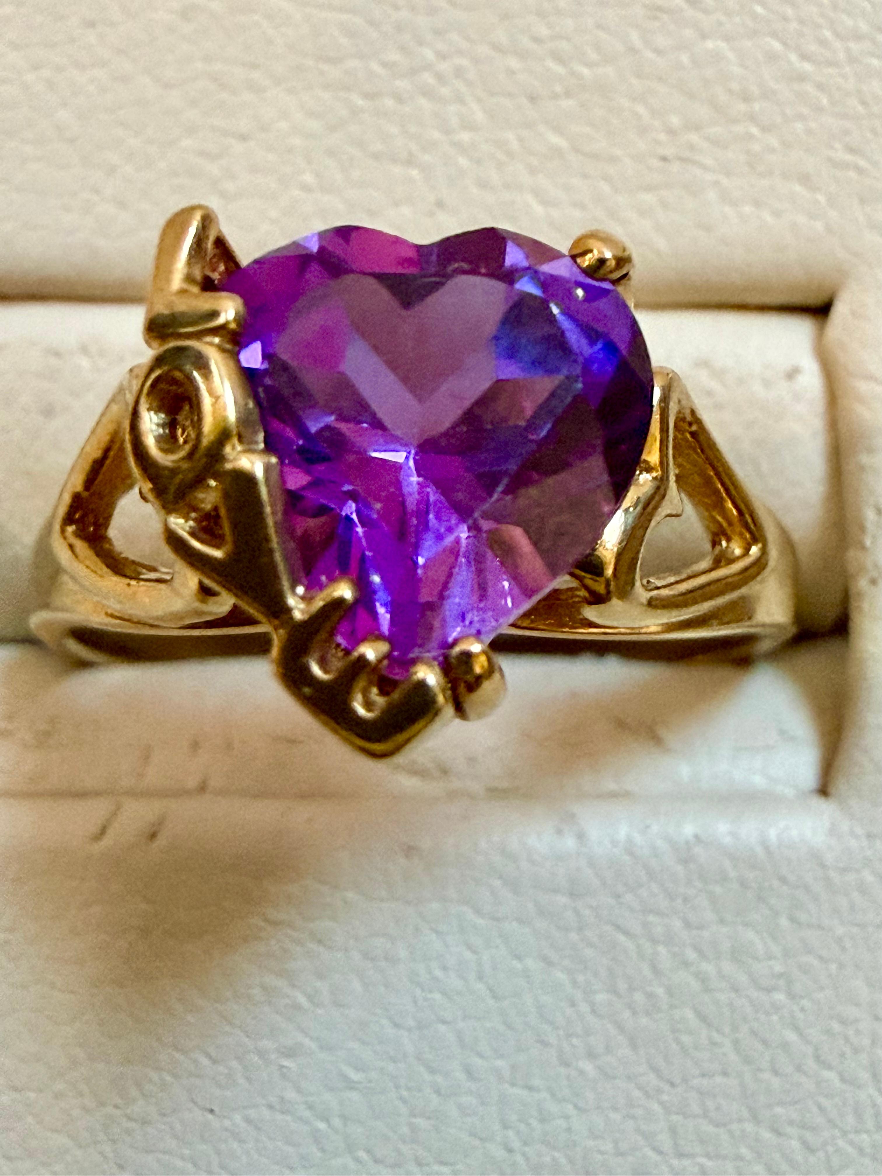 Bague cocktail en or jaune 18 carats avec améthyste en forme de coeur de 4 carats en vente 10