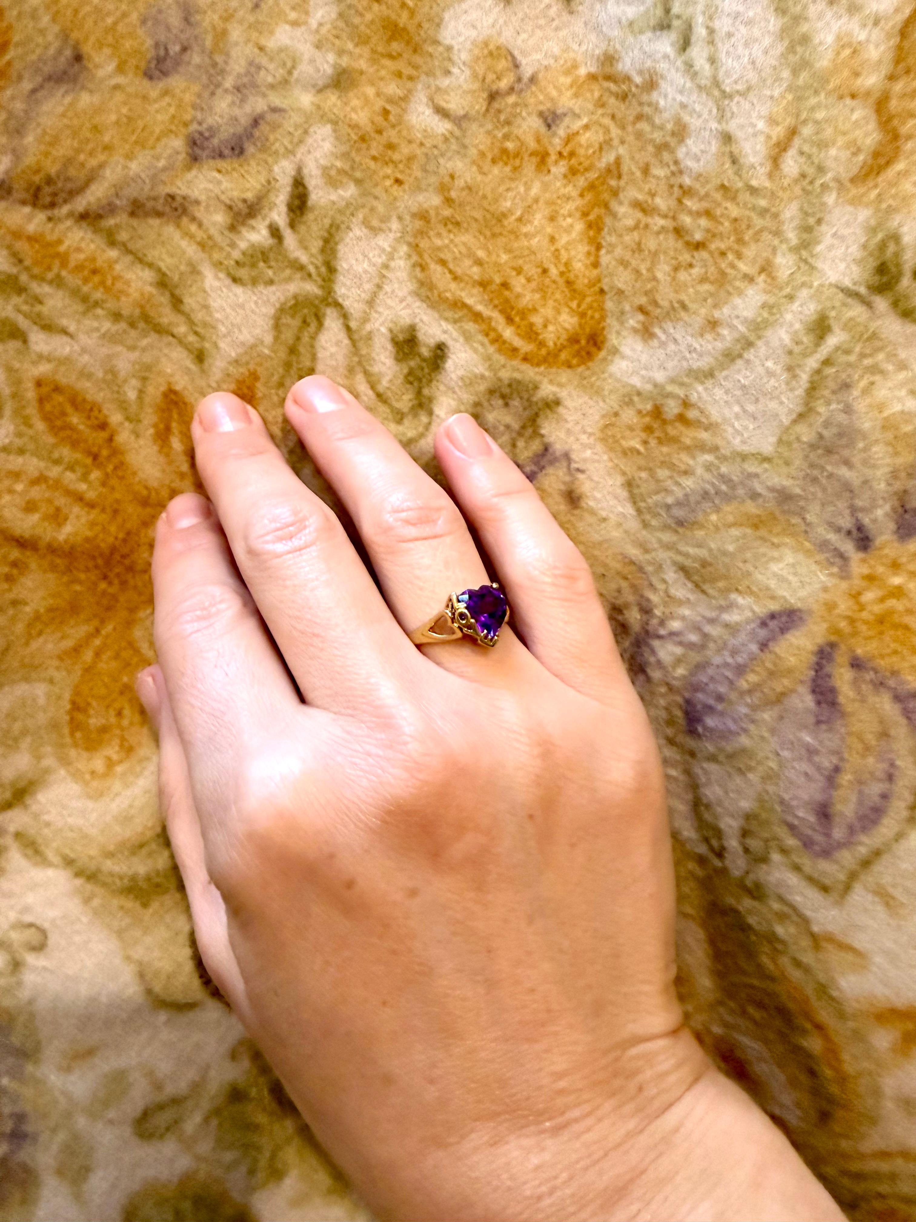 Bague cocktail en or jaune 18 carats avec améthyste en forme de coeur de 4 carats en vente 11