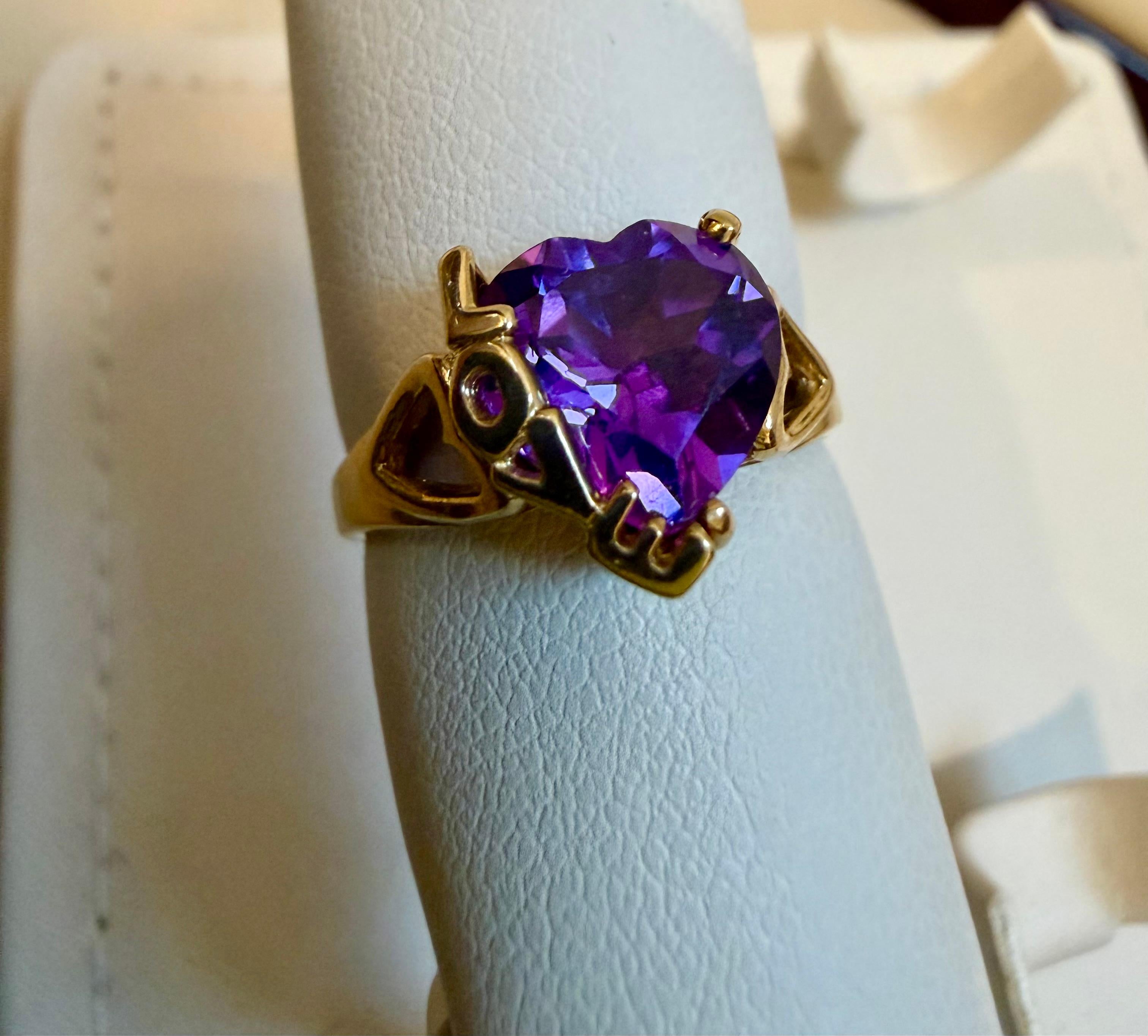 Bague cocktail en or jaune 18 carats avec améthyste en forme de coeur de 4 carats en vente 3