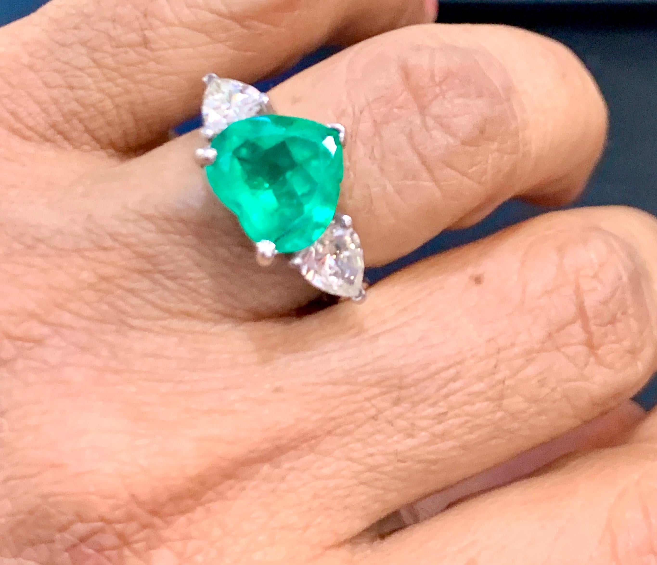 Women's 4 Carat Heart Shape Colombian Emerald & 1.3 Ct Diamond 18 Karat Gold Ring Estate For Sale