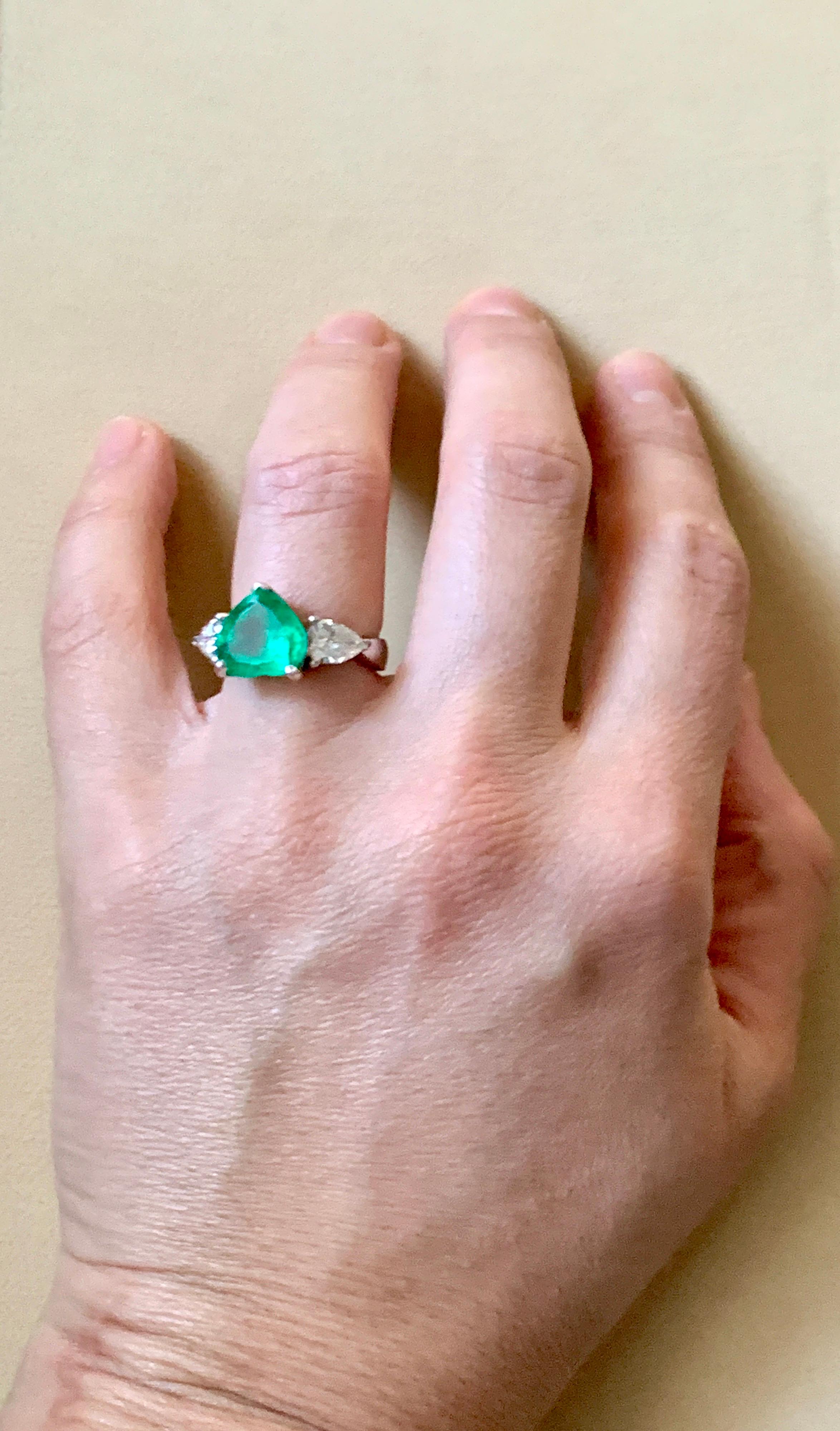 4 Carat Heart Shape Colombian Emerald & 1.3 Ct Diamond 18 Karat Gold Ring Estate For Sale 4