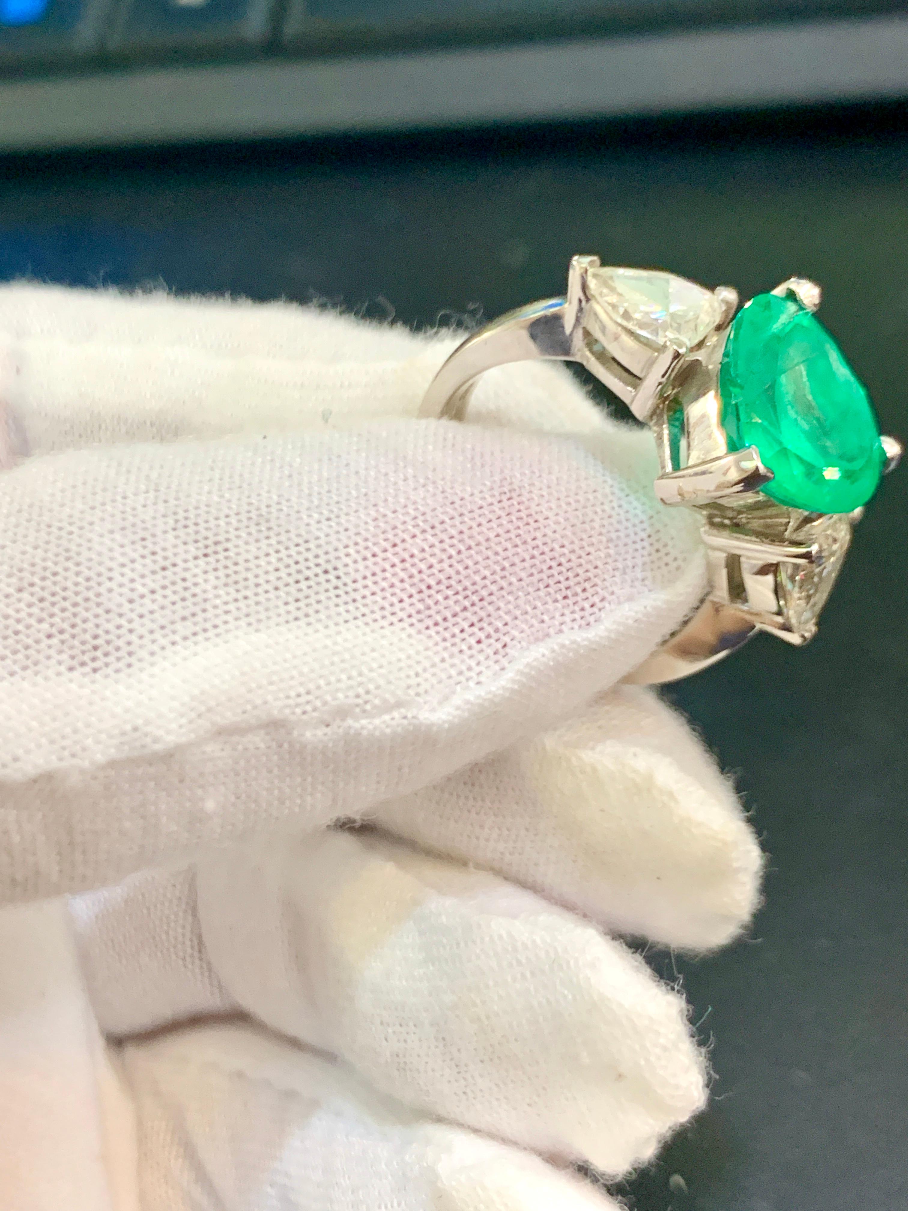 Emerald Cut 4 Carat Heart Shape Colombian Emerald & 1.3 Ct Diamond 18 Karat Gold Ring Estate For Sale