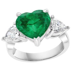 Antique 4 Carat Heart Shape Colombian Emerald & 1.3 Ct Diamond 18 Karat Gold Ring Estate