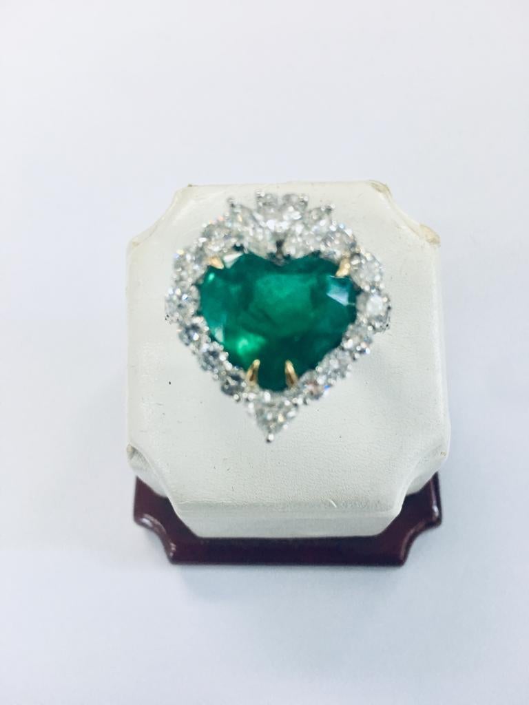 Fabulous 4 carats of Colombian Green Emerald surrounded by 2.07 carats of white diamonds halo engagement ring. Set on 18 Karat white gold.