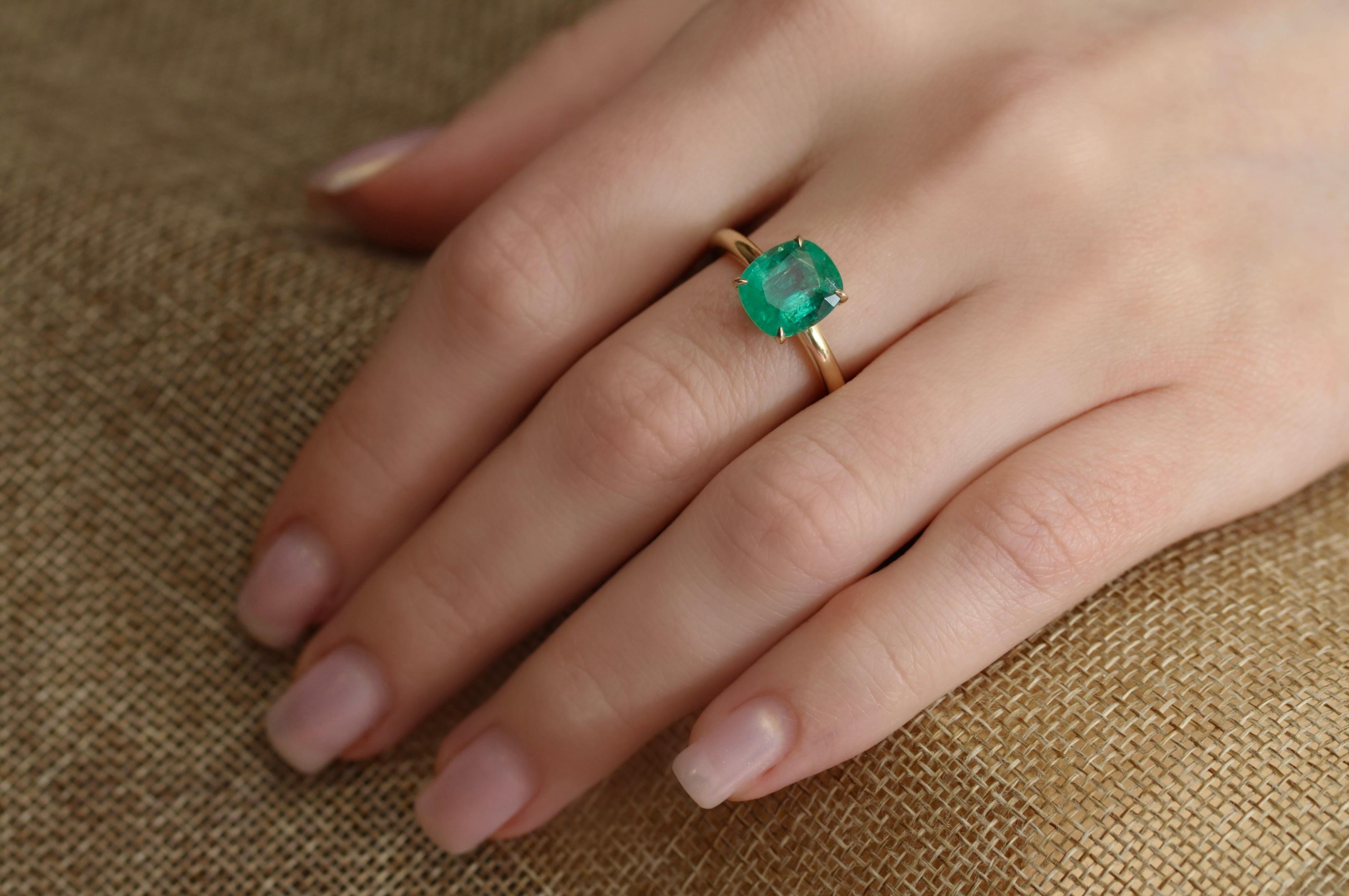 4 carat emerald stone