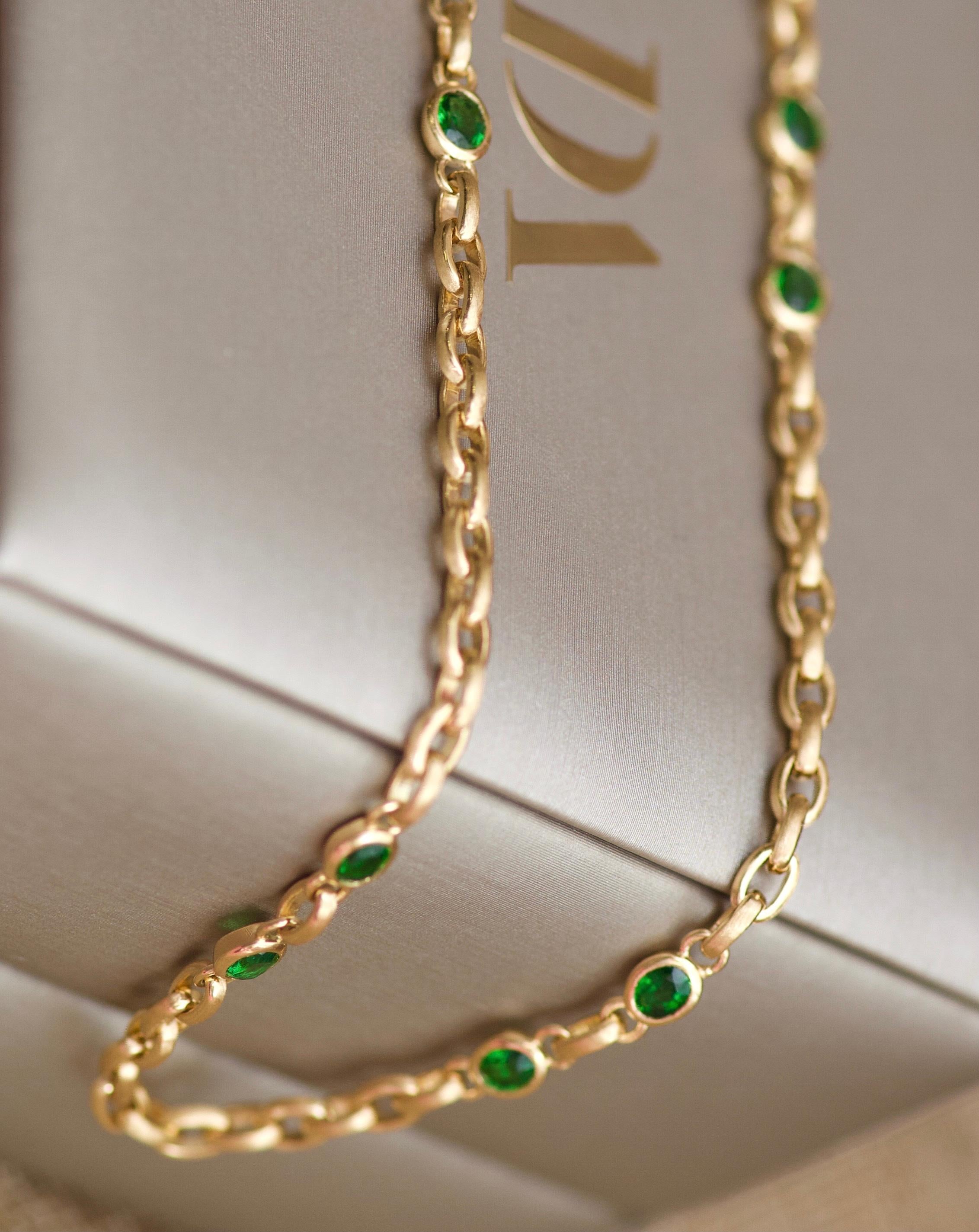 Oval Cut 4 Carat Intense Green Tsavorite 18 Karat Matte Yellow Gold Necklace Chain