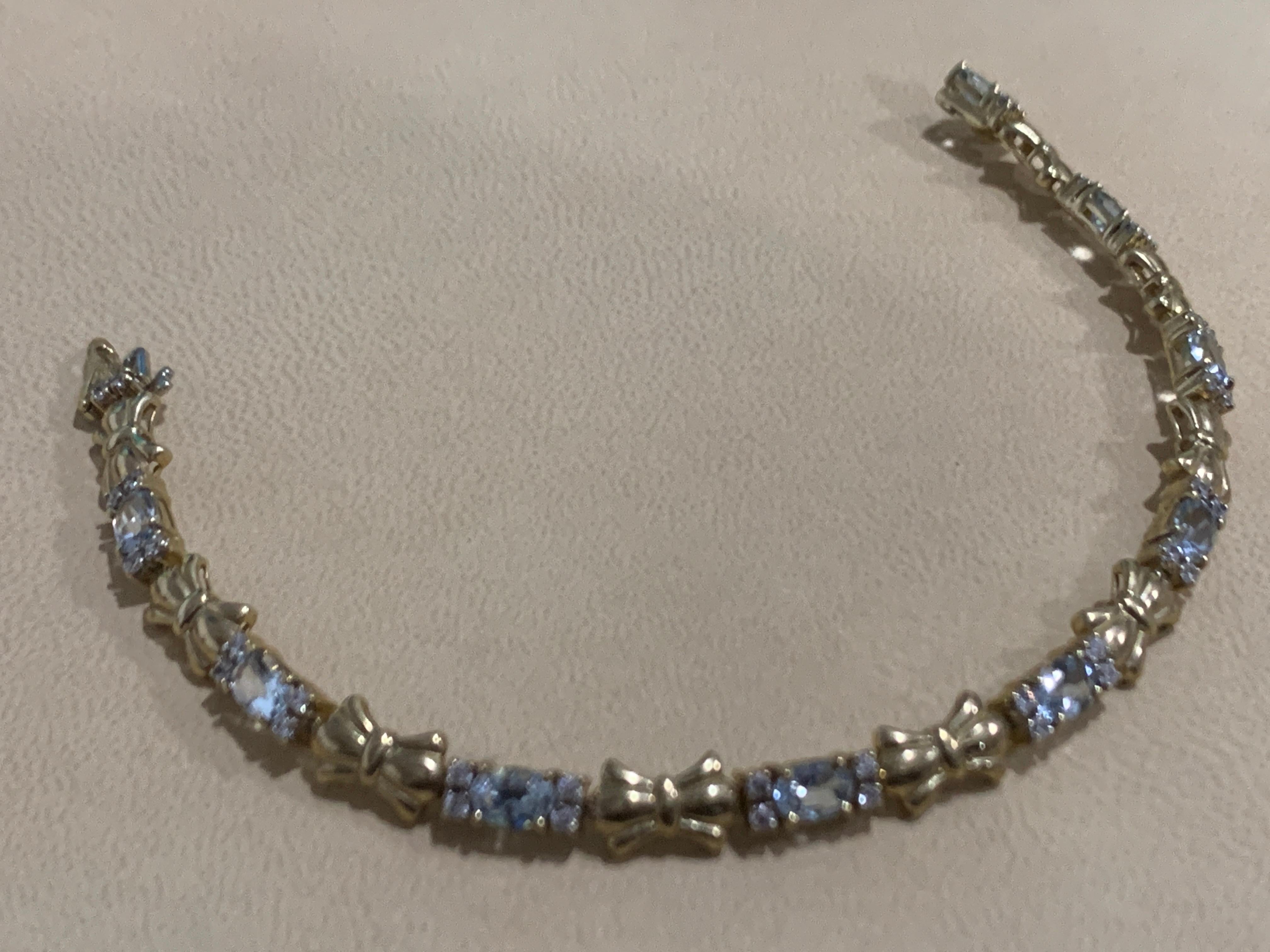 4 Carat Natural Aquamarine and Diamond Tennis Bracelet 10 Karat Yellow Gold In Excellent Condition In New York, NY