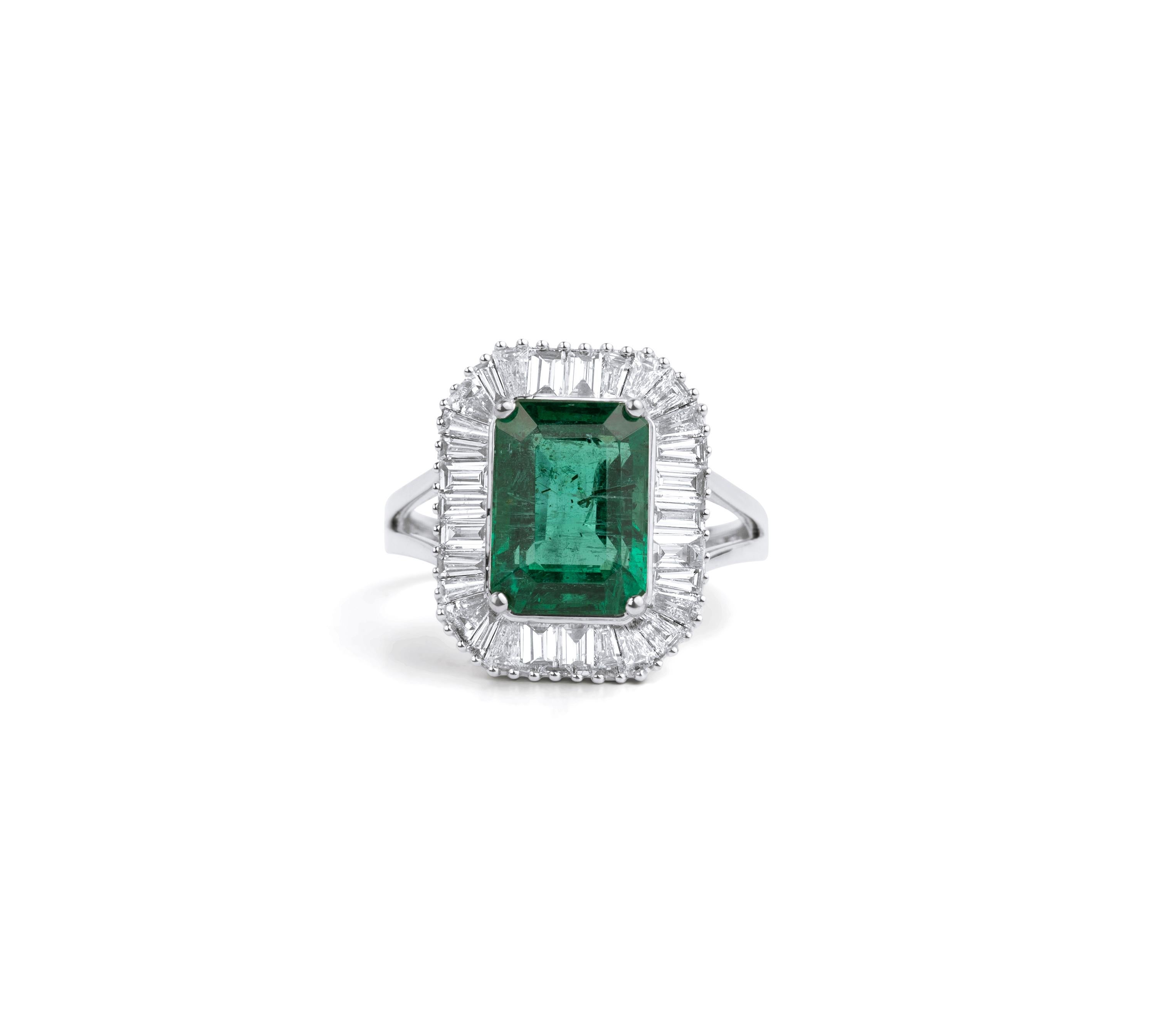 4 Carat Natural Emerald Diamond Cocktail Engagement Ring 18k White Gold In New Condition For Sale In Jaipur, RJ