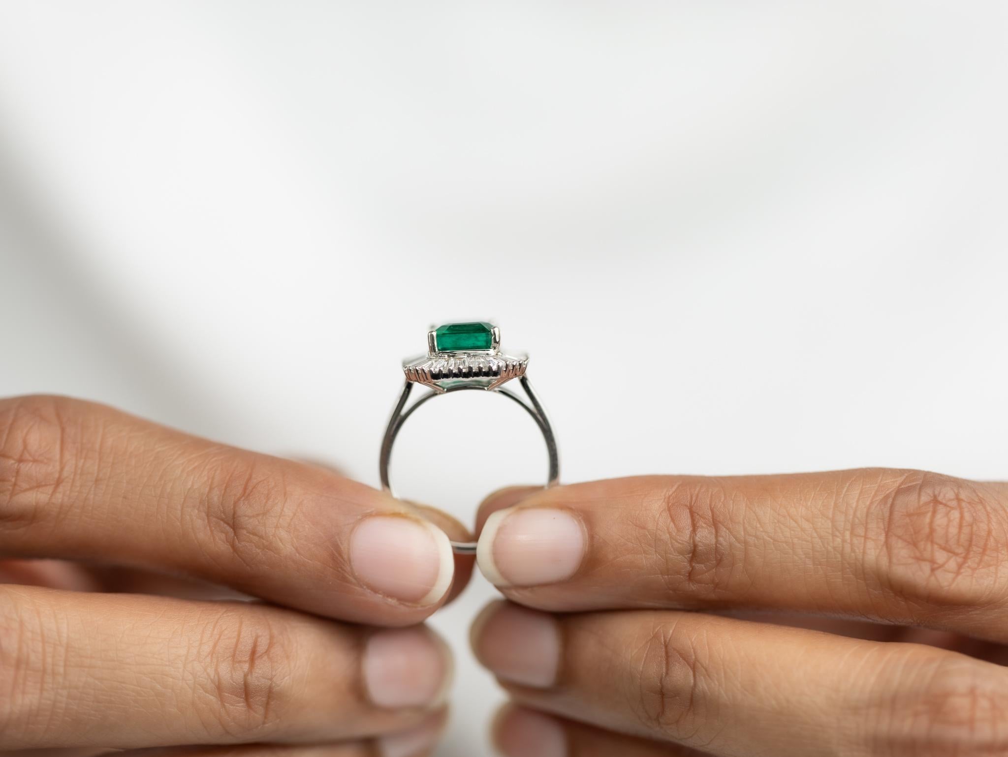 Women's 4 Carat Natural Emerald Diamond Cocktail Engagement Ring 18k White Gold For Sale