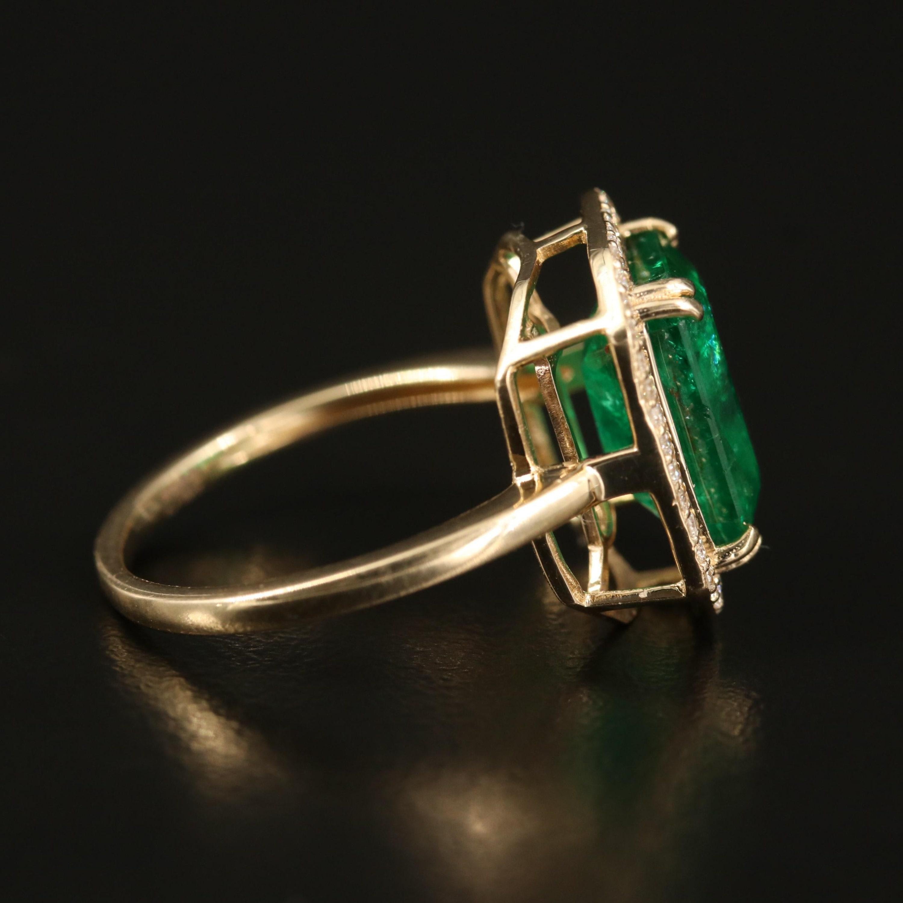 For Sale:  4 Carat Natural Emerald Diamond Engagement Ring Set in 18K Gold, Cocktail Ring 2