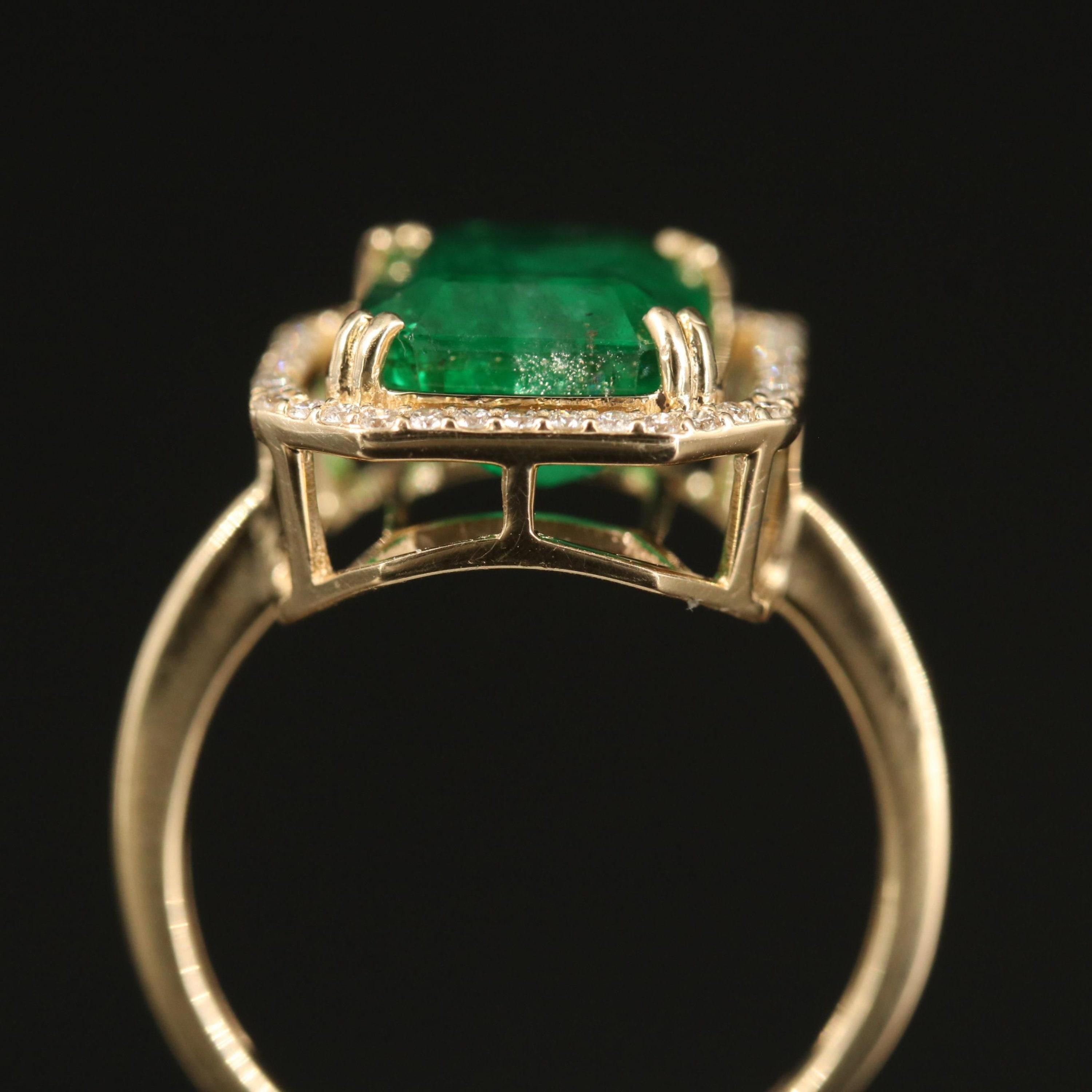 For Sale:  4 Carat Natural Emerald Diamond Engagement Ring Set in 18K Gold, Cocktail Ring 4