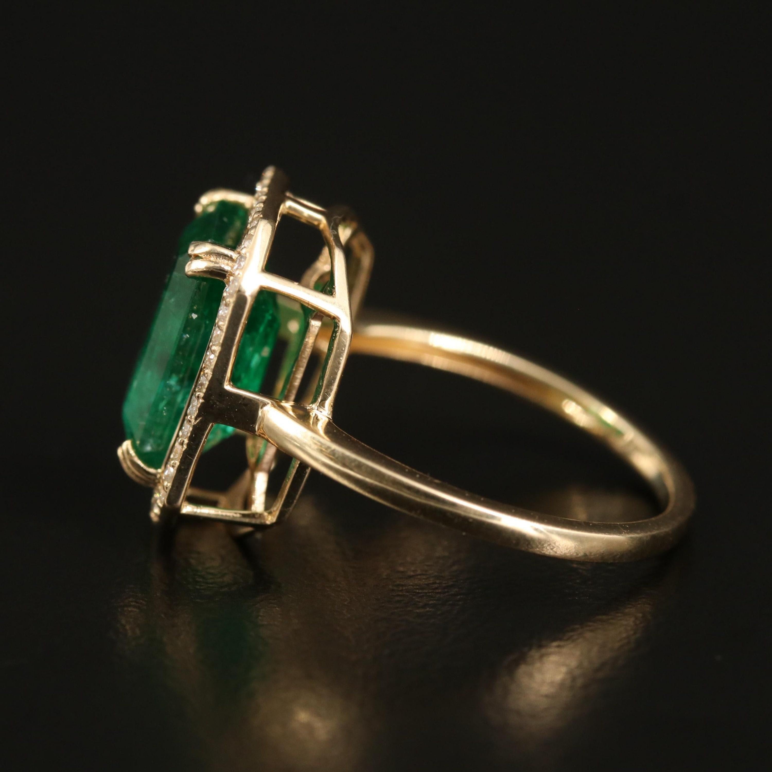 For Sale:  4 Carat Natural Emerald Diamond Engagement Ring Set in 18K Gold, Cocktail Ring 5