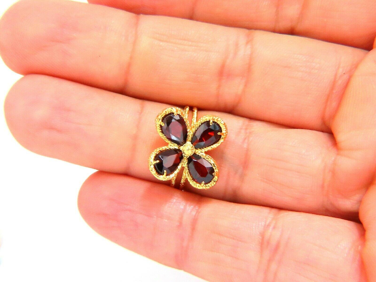 4 Carat Natural Garnets Clover Ring 18 Karat Yellow Gold In New Condition For Sale In New York, NY