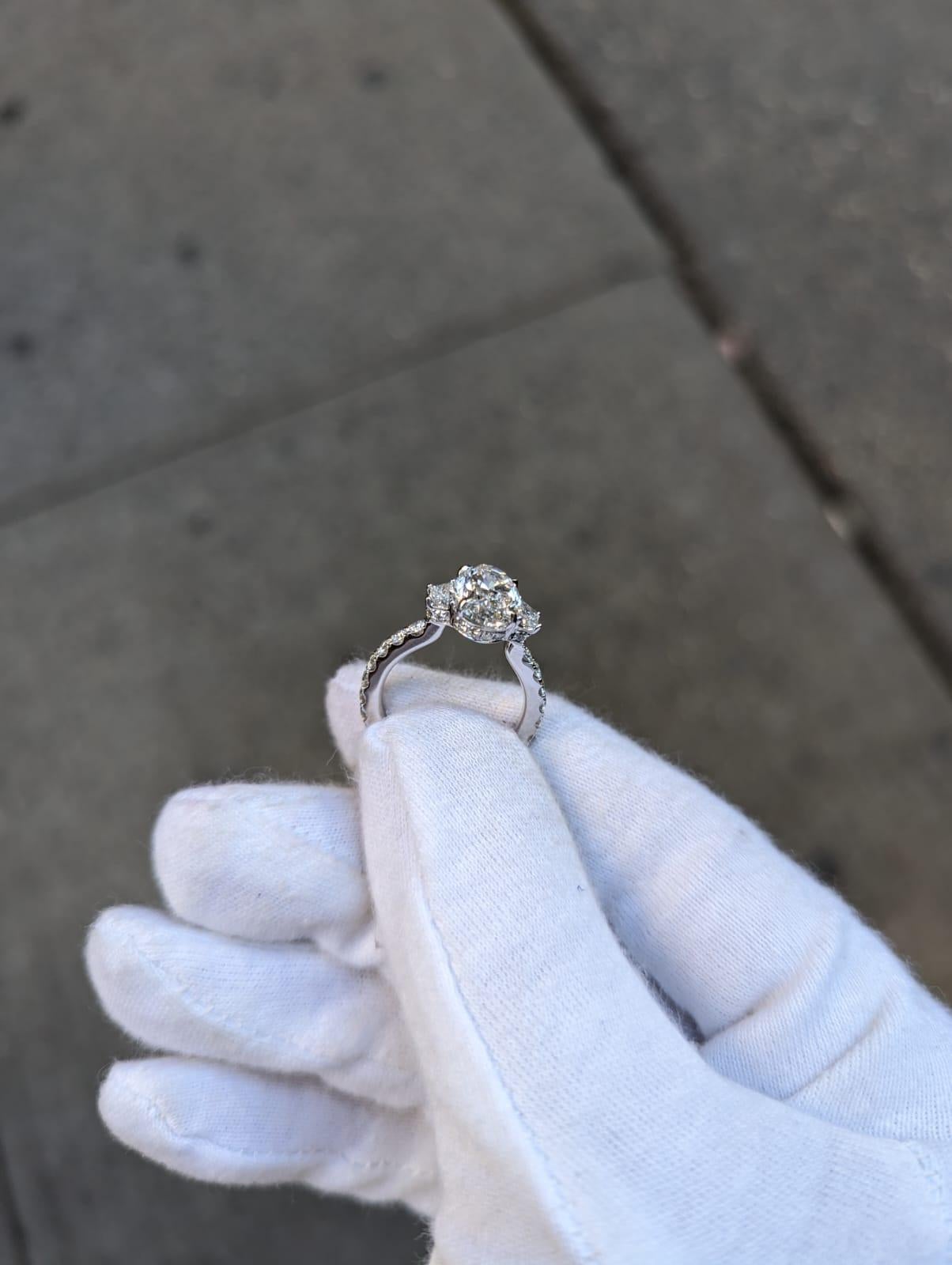 4 Carat Oval Cut Diamond Engagement Ring GIA Certified F VVS1 In New Condition For Sale In New York, NY