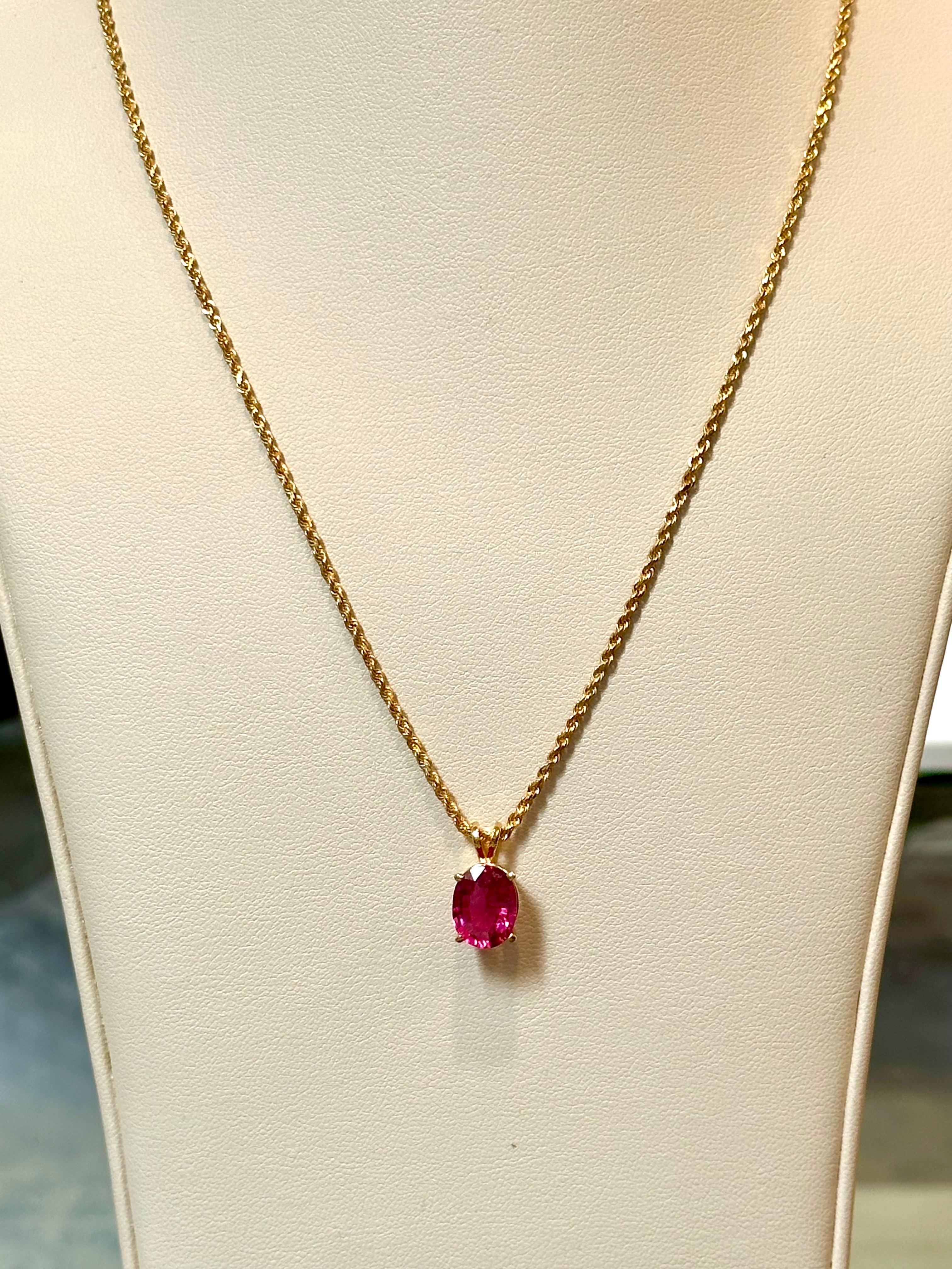 4 Karat Ovalschliff natürlicher rosa Turmalin 14 Karat Gelbgold Halskette im Zustand „Hervorragend“ im Angebot in New York, NY
