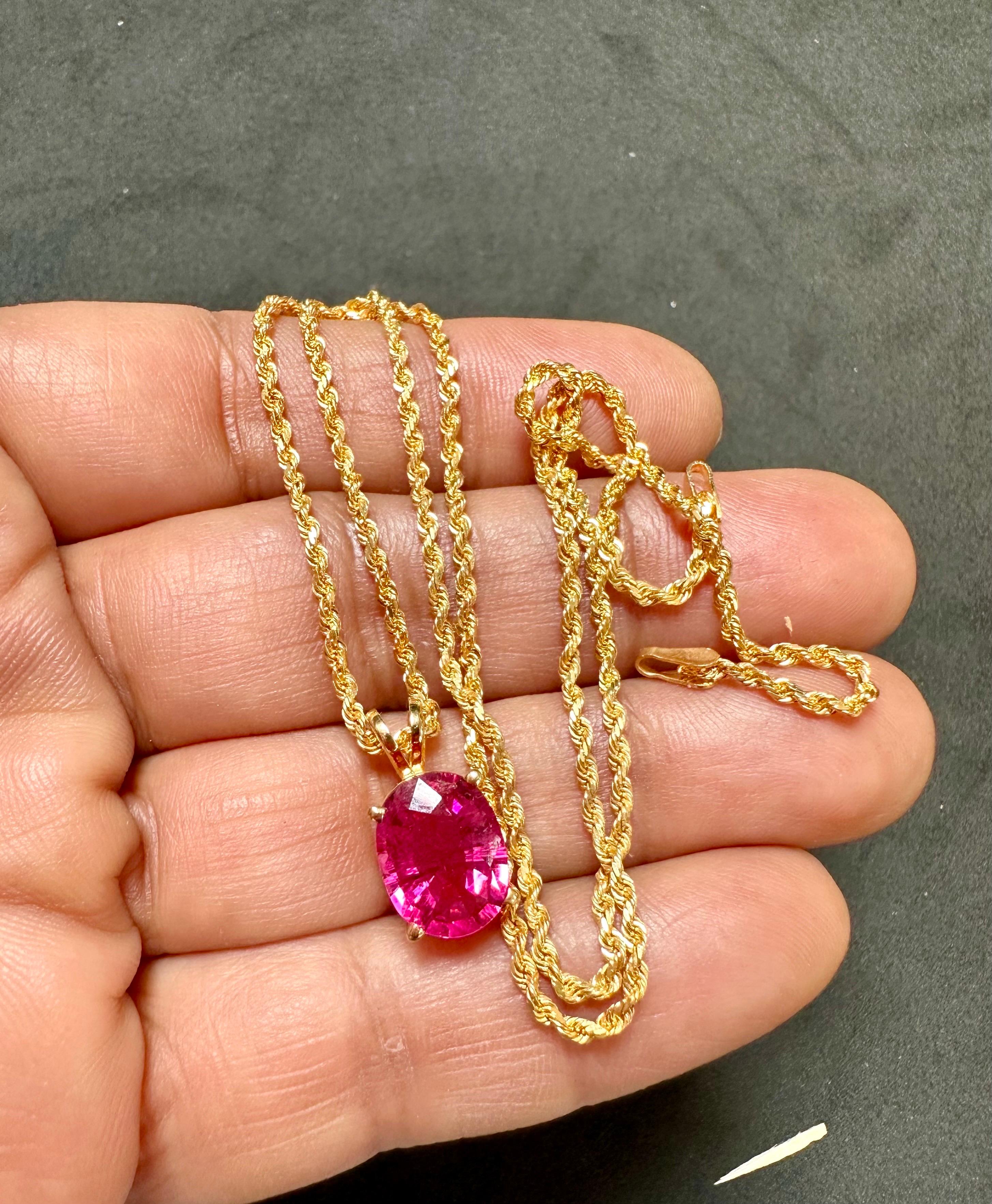 4 Karat Ovalschliff natürlicher rosa Turmalin 14 Karat Gelbgold Halskette Damen im Angebot