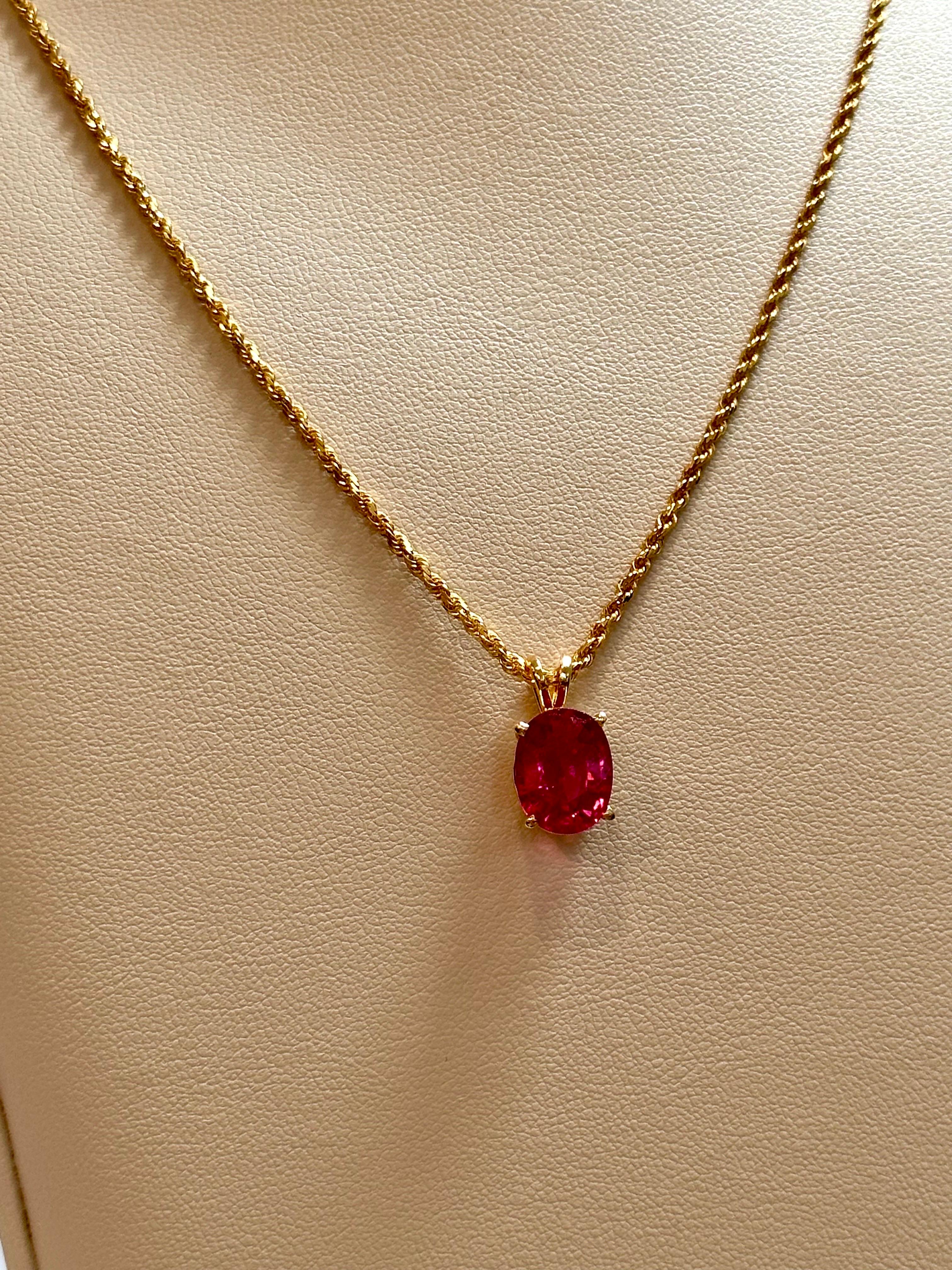 4 Karat Ovalschliff natürlicher rosa Turmalin 14 Karat Gelbgold Halskette im Angebot 2